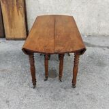 Extending table with 8 legs