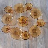 6 tasses et sous-tasses en verre ambré Vereco