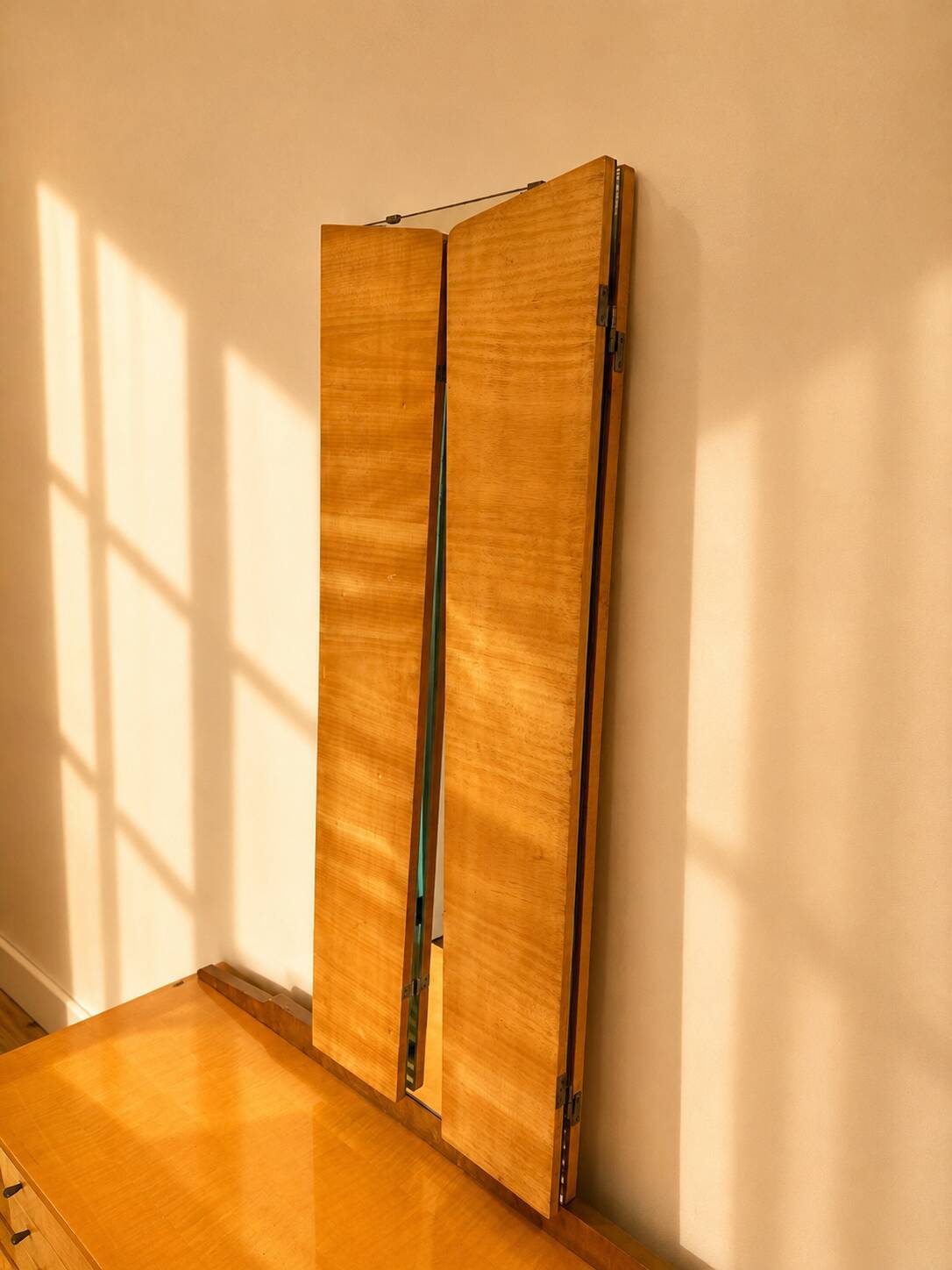 Coiffeuse vintage - mid century années 50 en sycomore ondé miroir triptyque