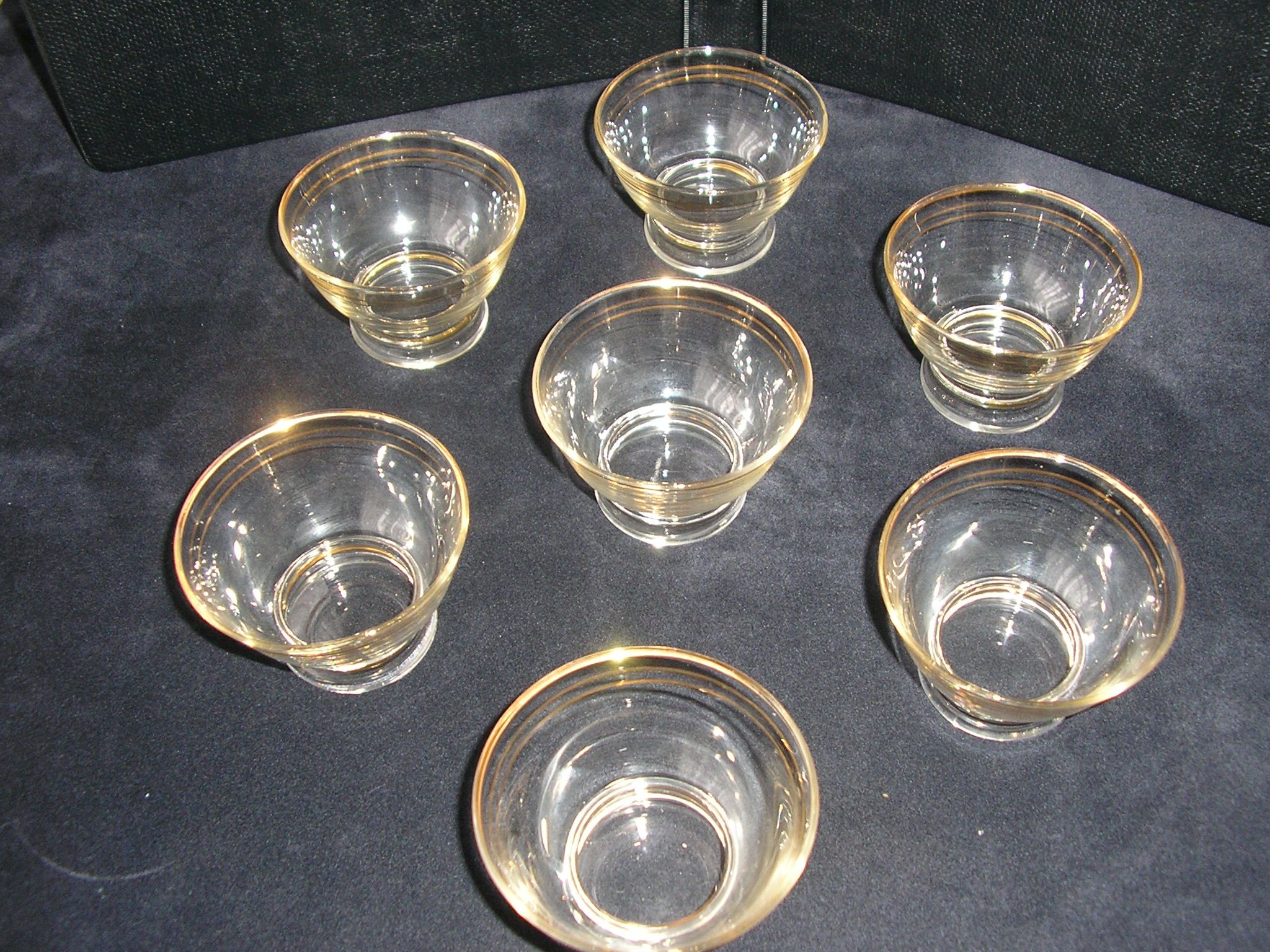 Set of 7 vintage glass cups