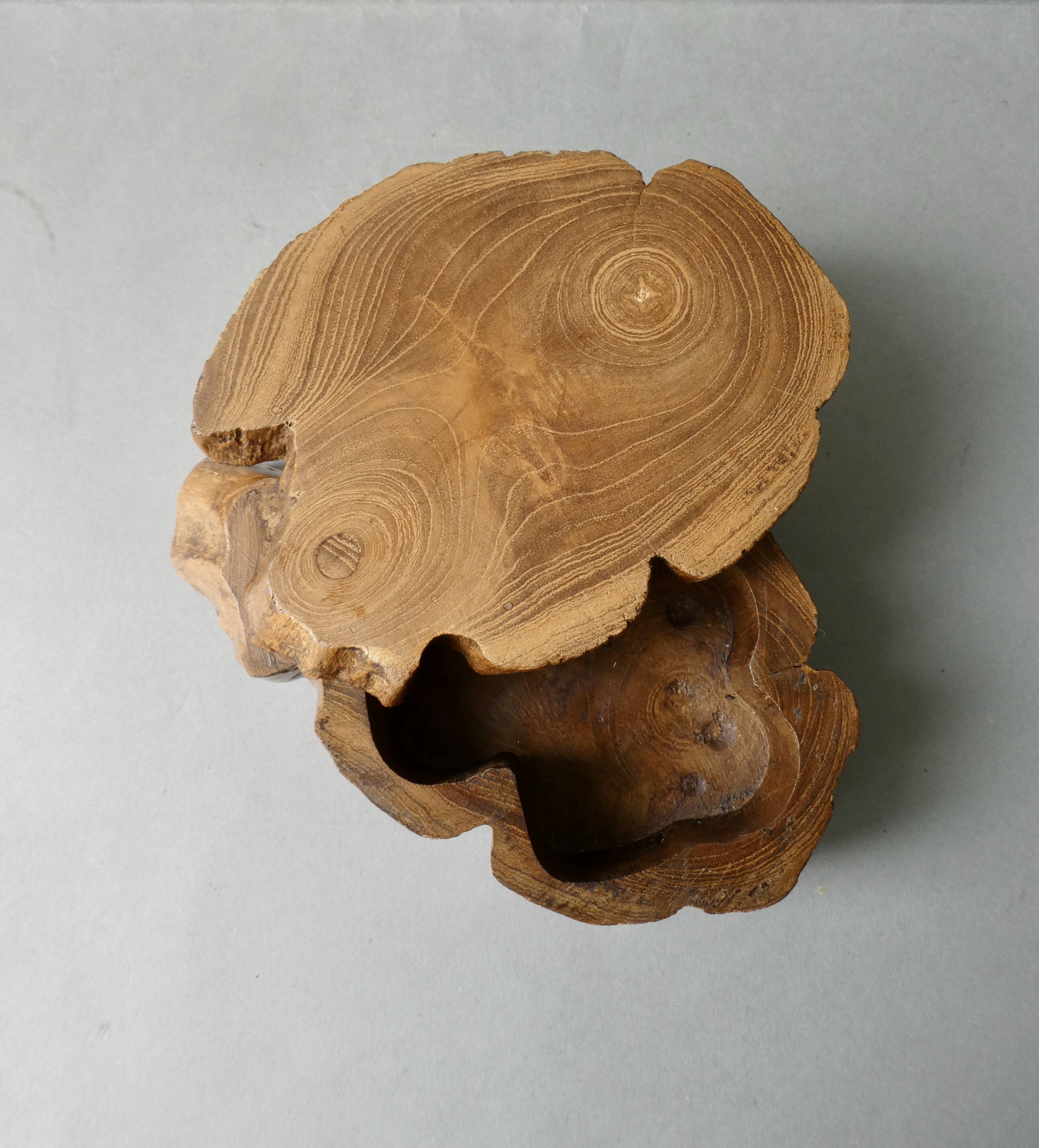 Boite en bois monoxyle, travail artisanal