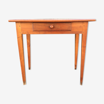Vintage desk table in solid cherry with 1 drawer with spindle base.