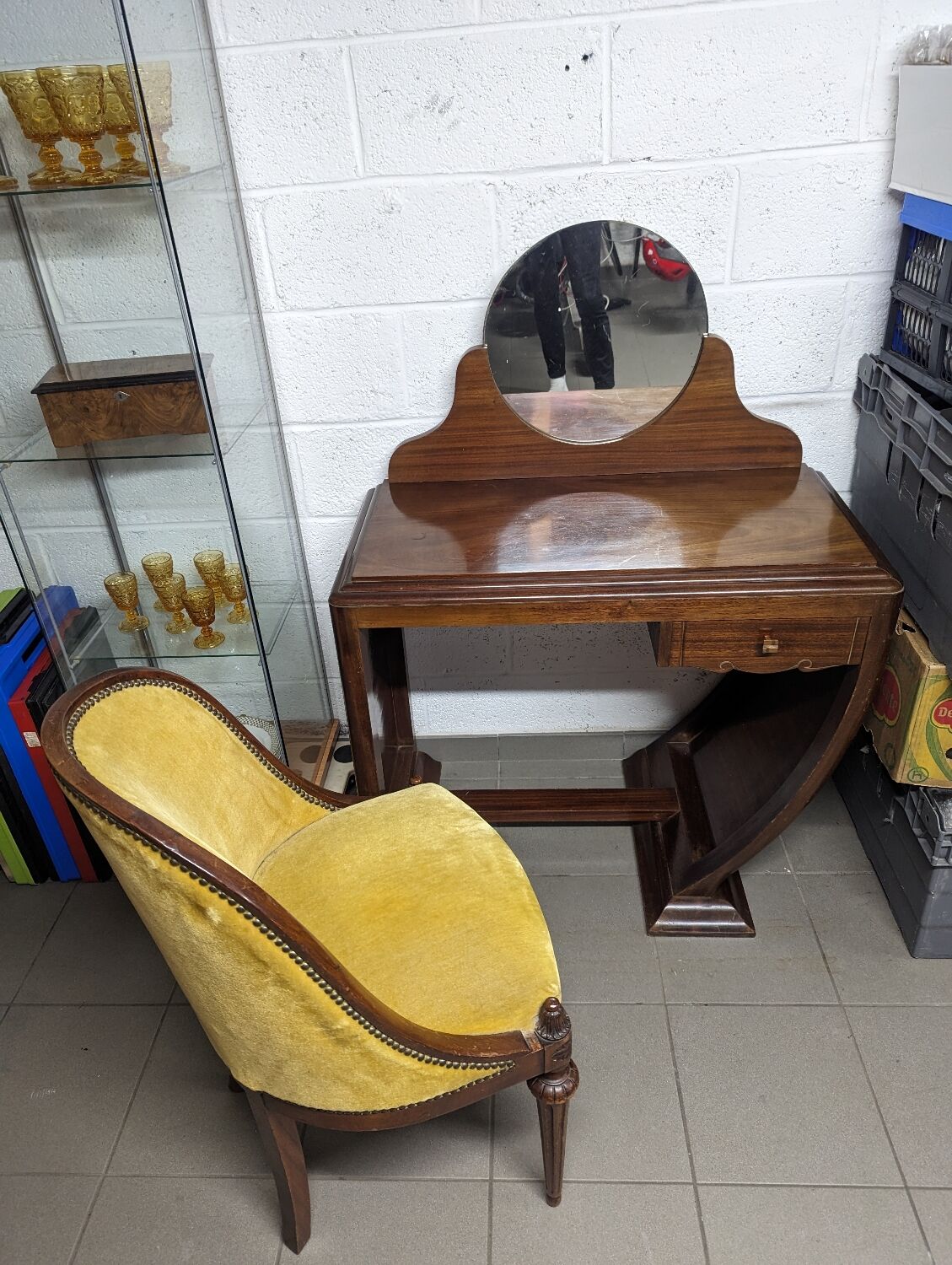 Hairdresser art deco liner
