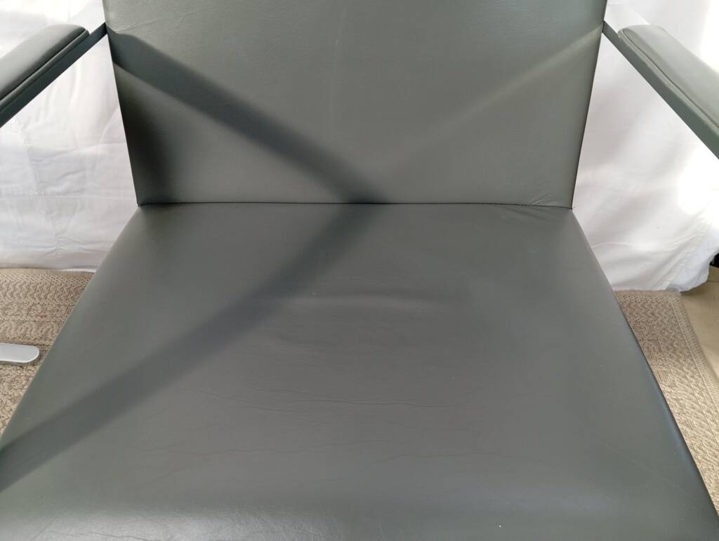 Paire de fauteuils cuir  BRNO, design de L. Mies Van Der Rohe
