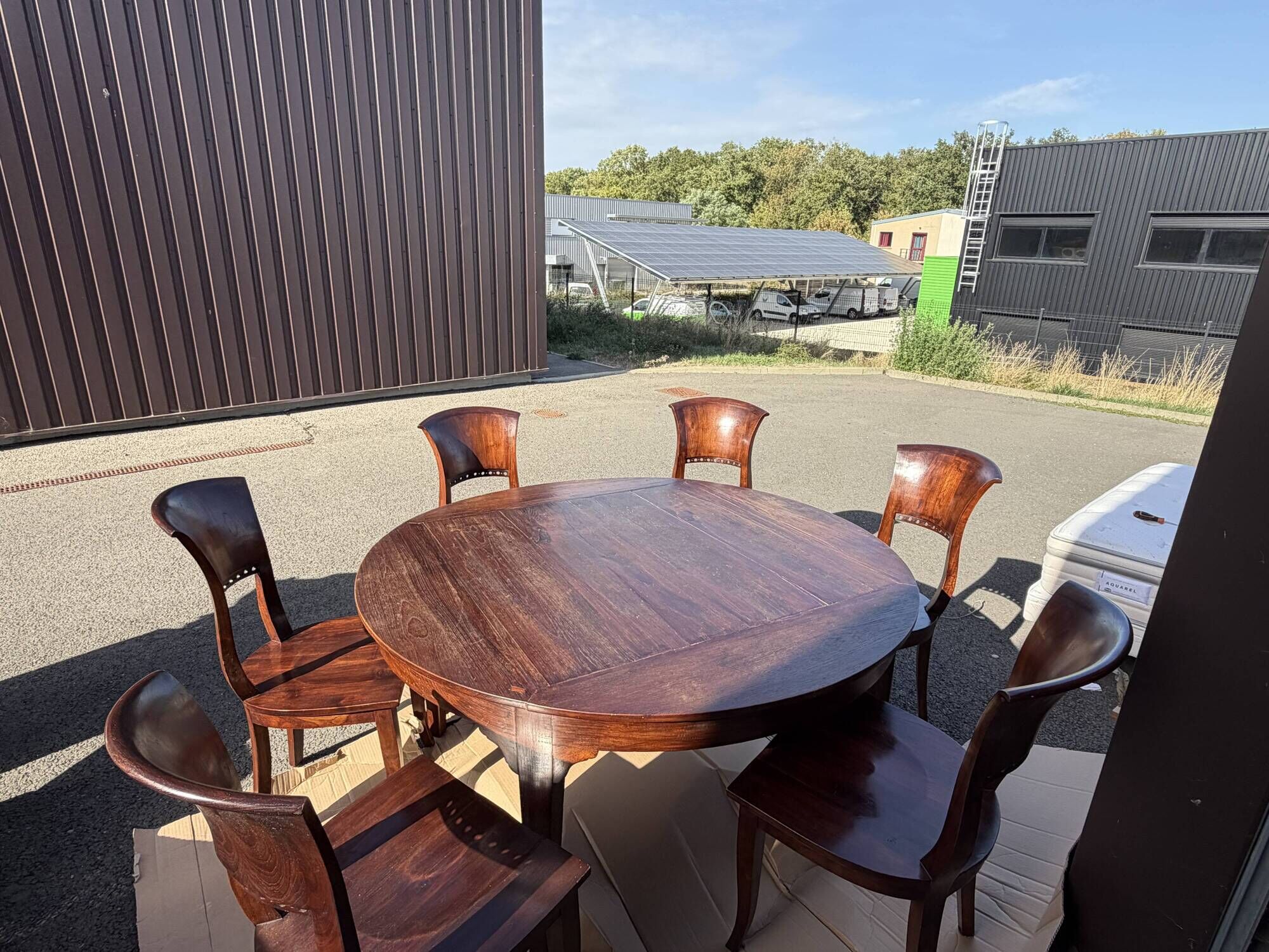 Round teak table 150 cm with 6 Indonesian chairs.