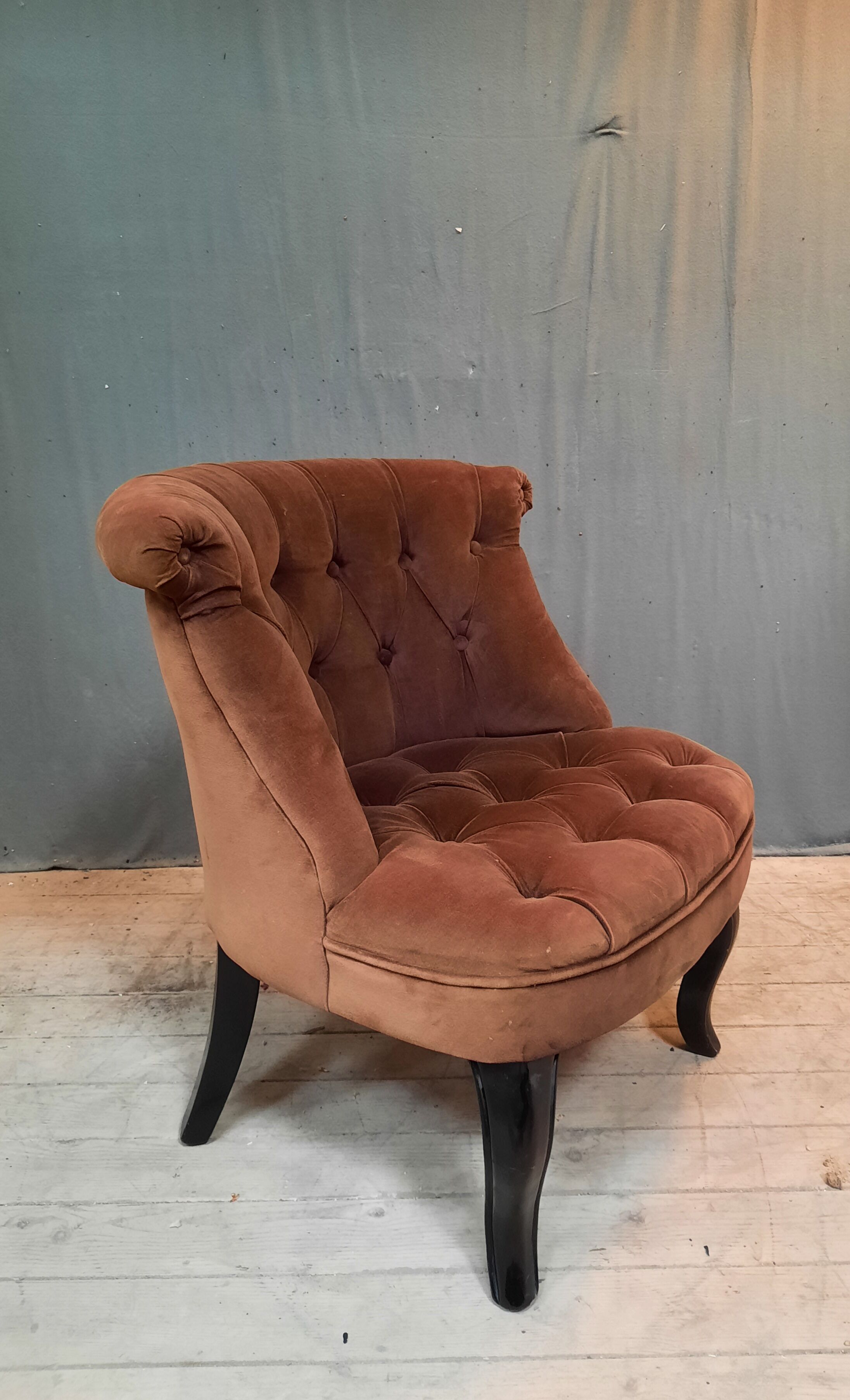 Facteuil toad in padded velvet
