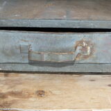 Garage or workshop furniture with drawers in cans