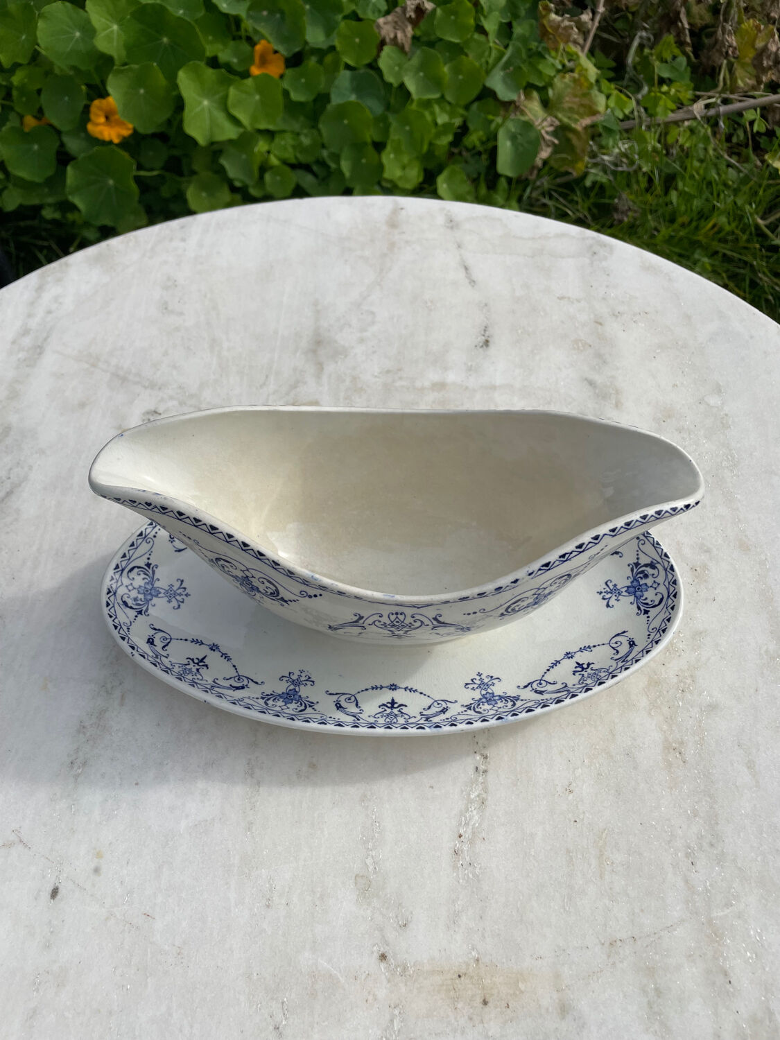 Saucière terre de fer modèle Moustiers par K&G Luneville