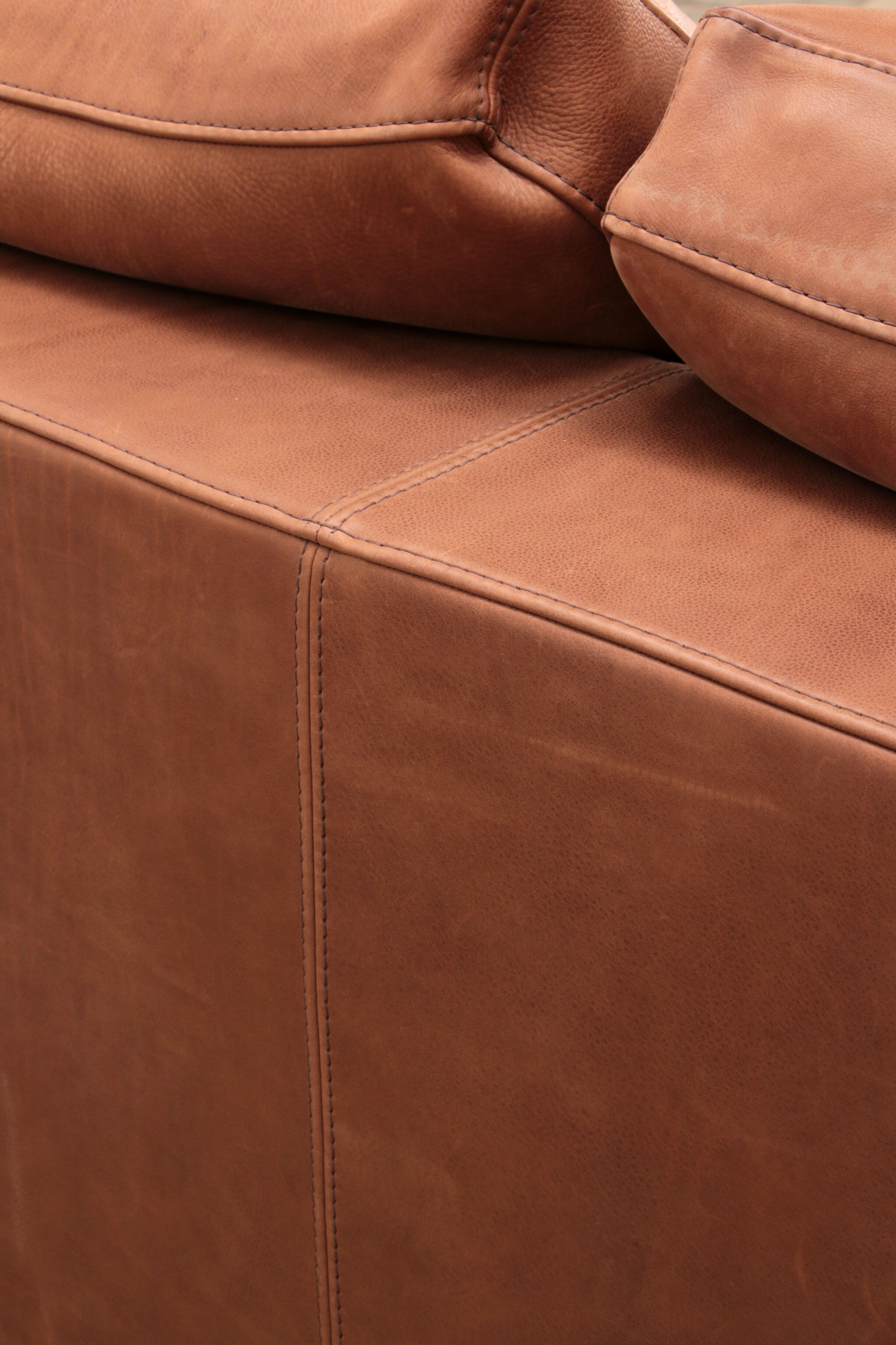 Vintage sofa gognac color model budapest design by paola navone by baxter.