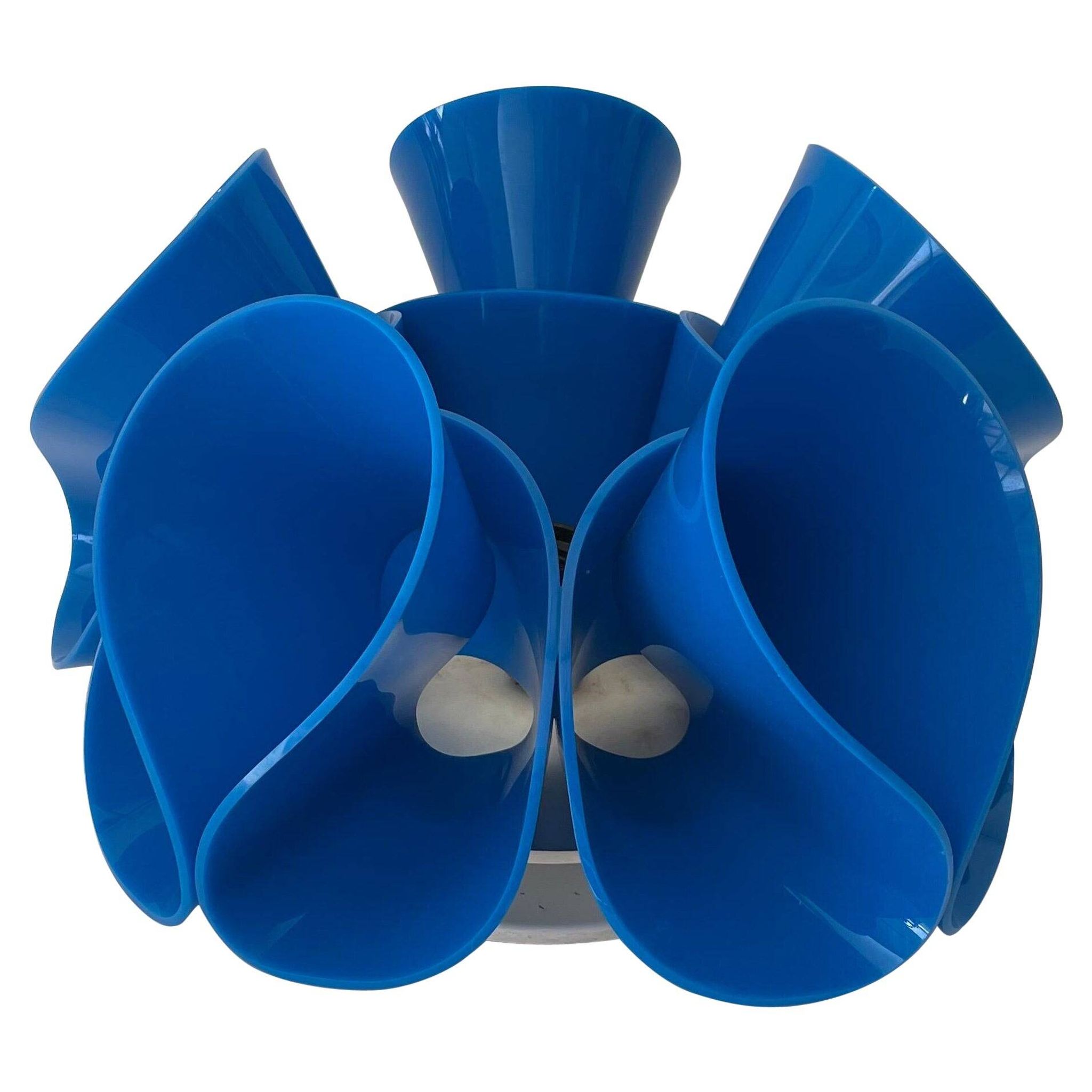Lampe de table en plexiglas bleu Flower Design, années 1970, Italie