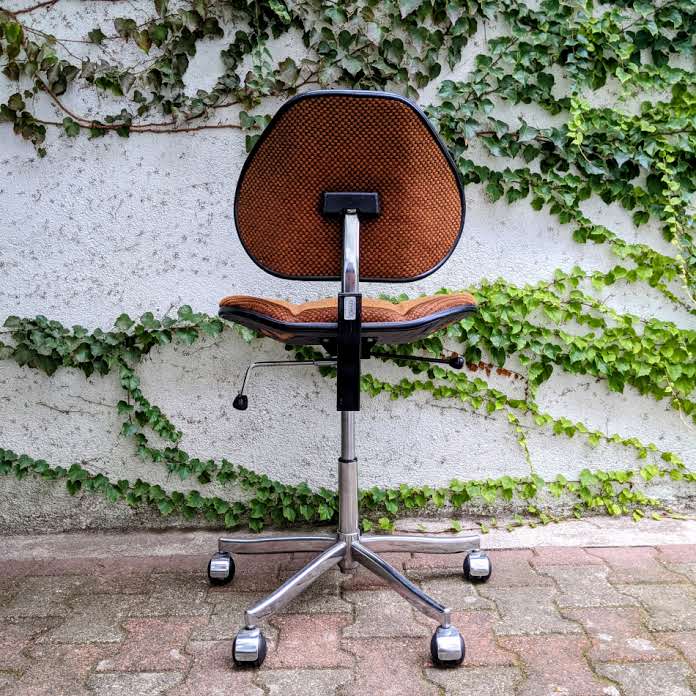 Swivel office chair on wheels 70s