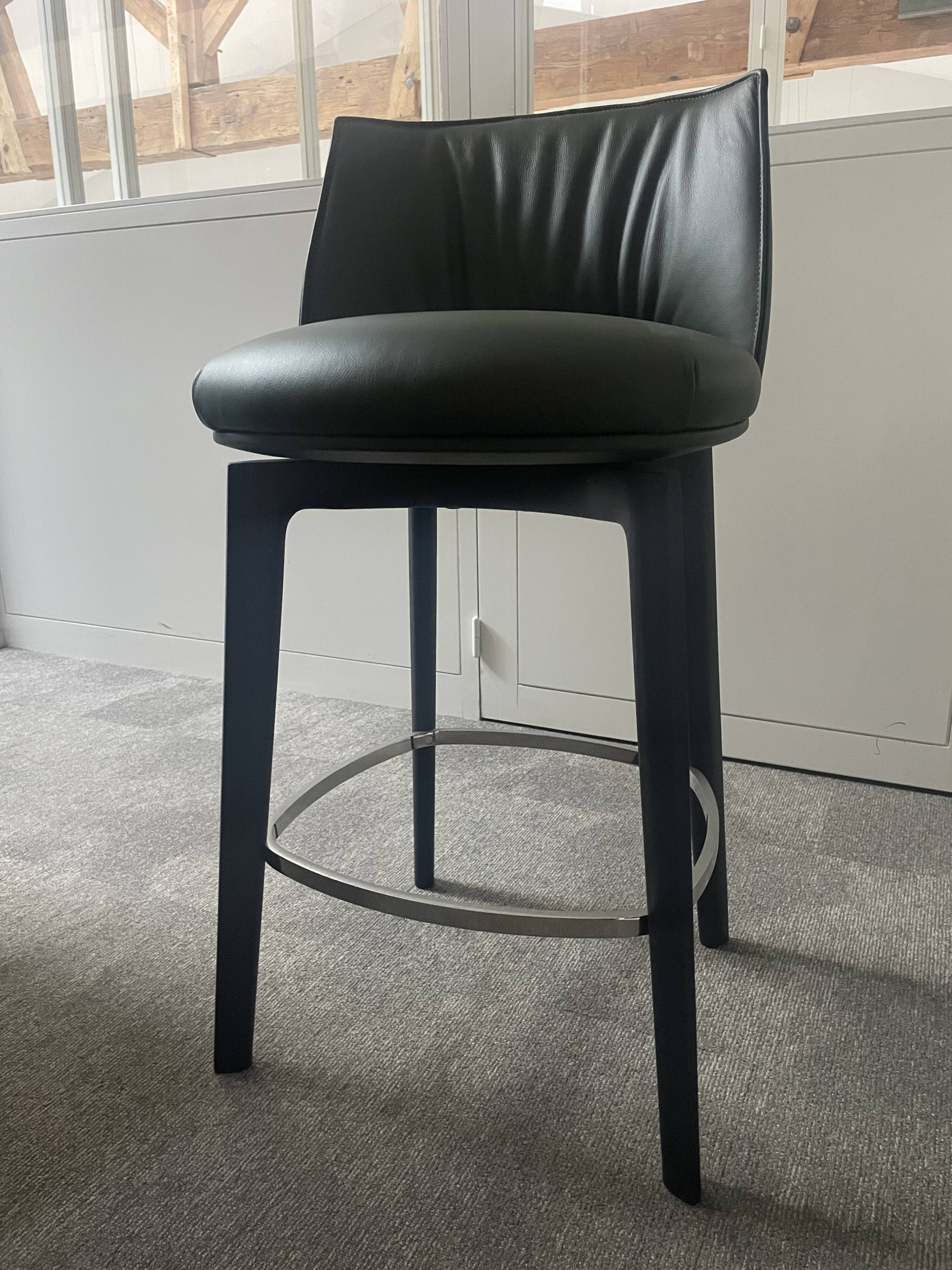 Set of 4 Archibald bar stools - Poltrona Frau - new