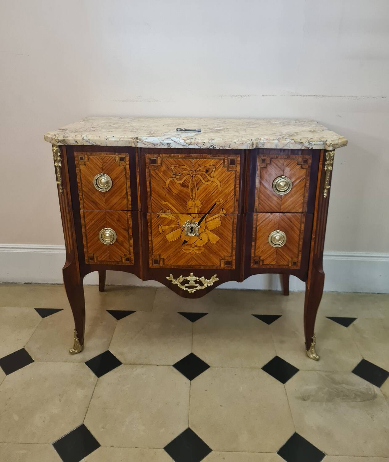 Transition period chest of drawers