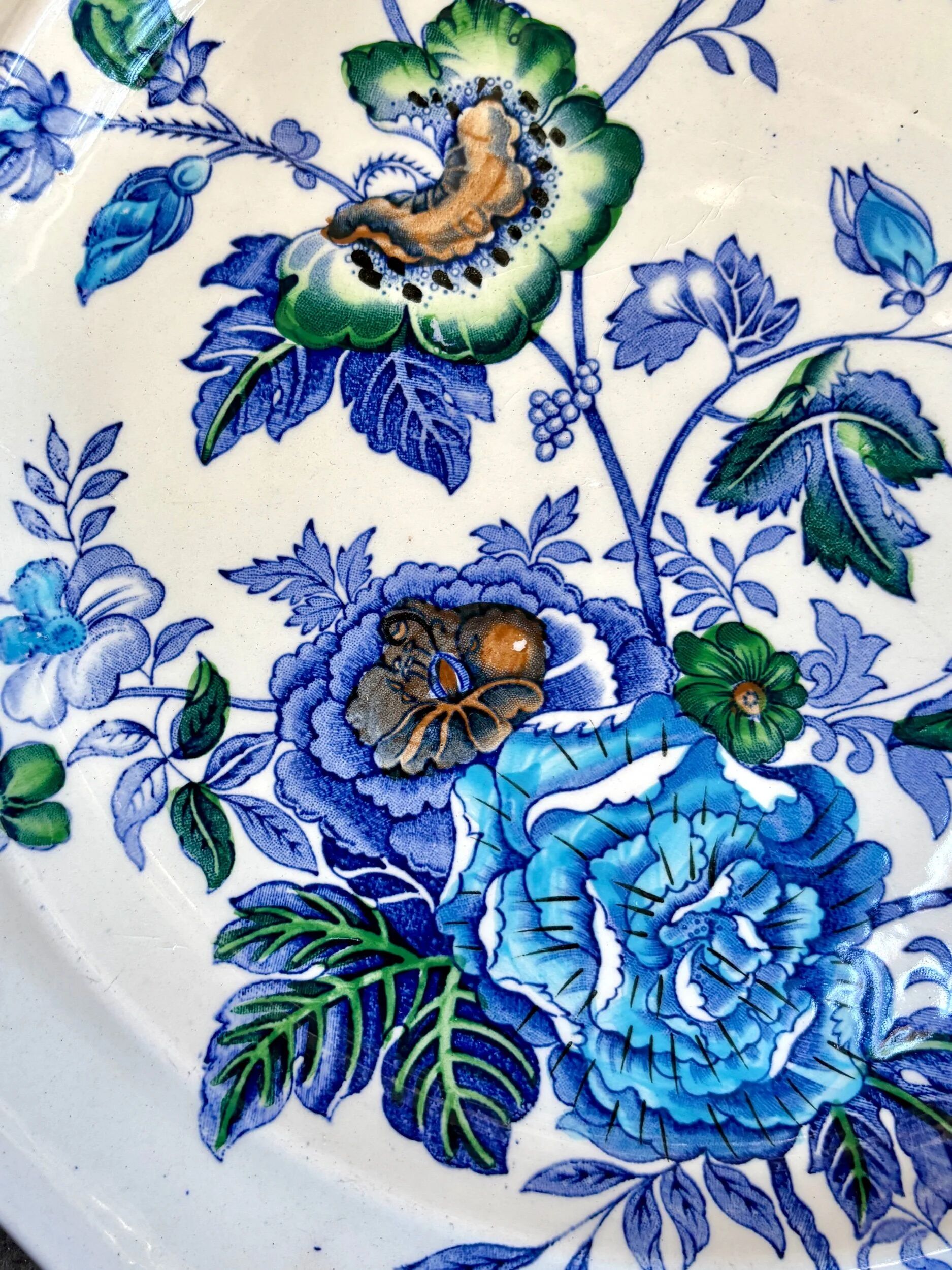 Round Mason's plate in polychrome ironstone, "Belvedere" service - early 20th century.