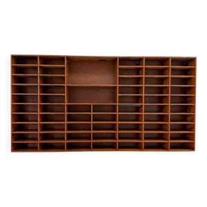 Grand meuble à casiers