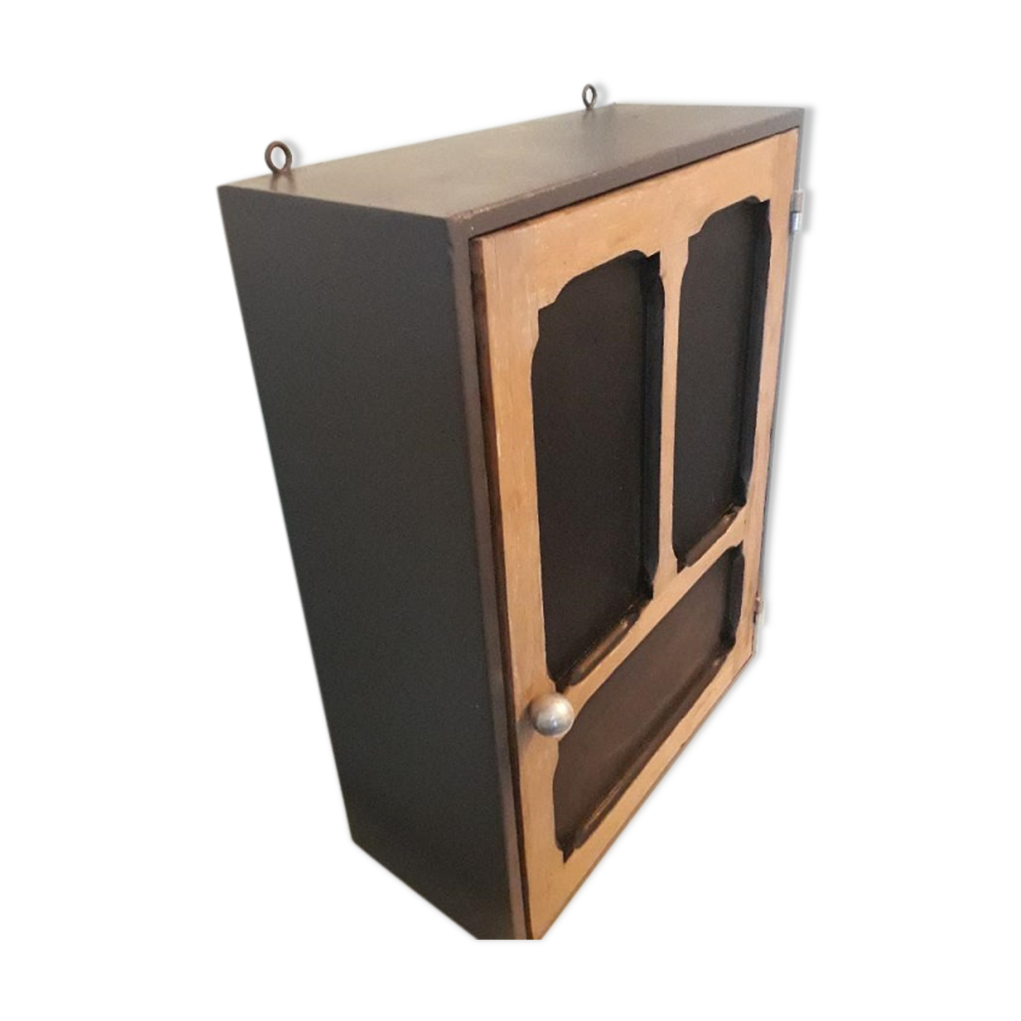 Old paris to suspend locker