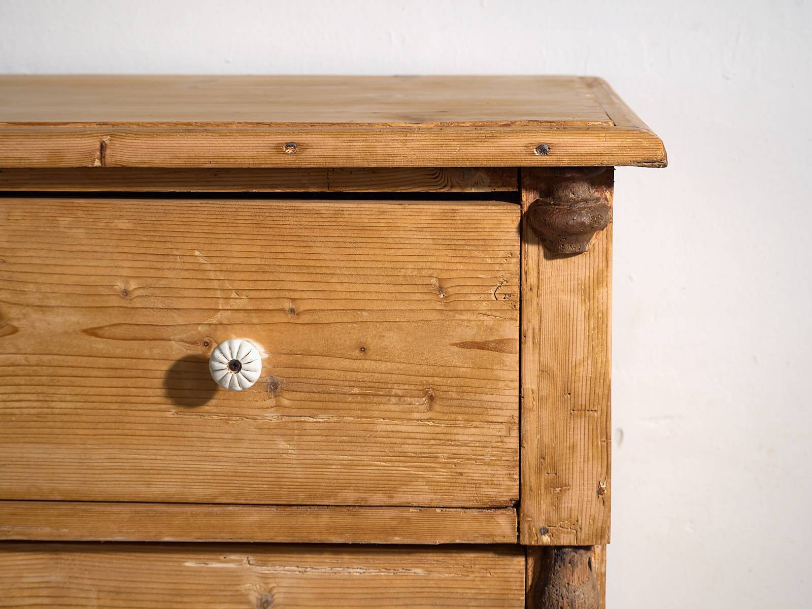 Grande commode ancienne de style provençal (vers 1920)