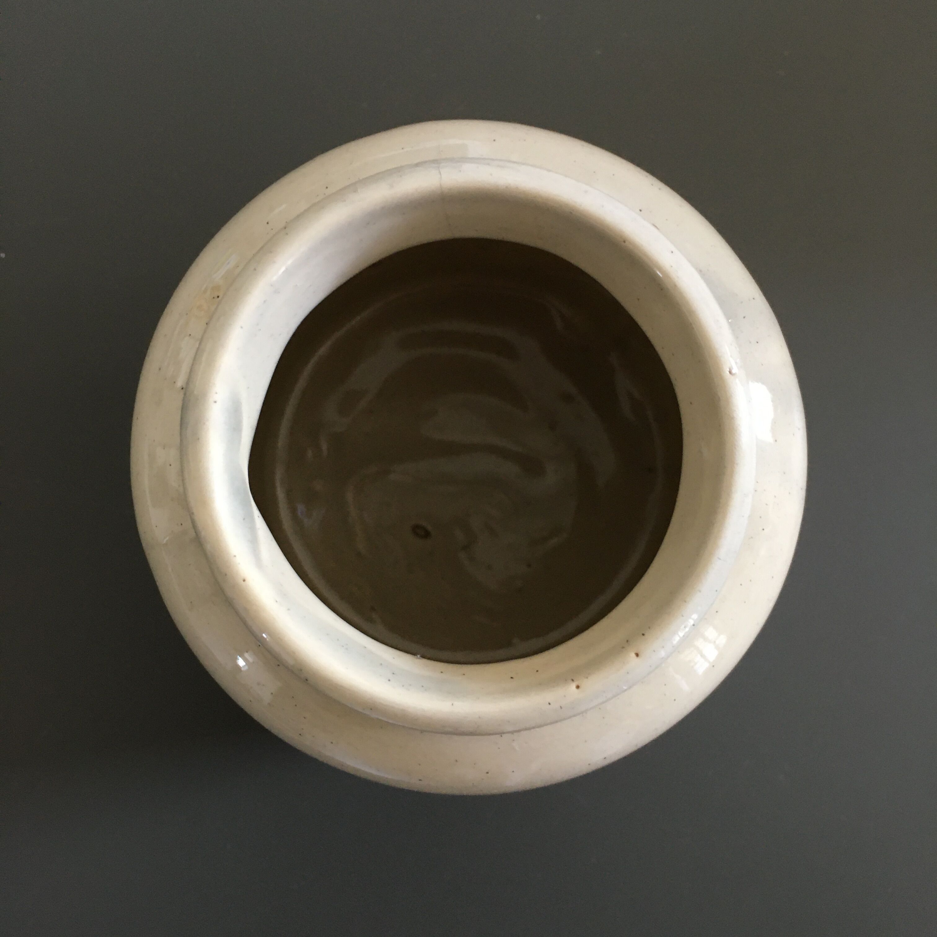 Beige pencil pot