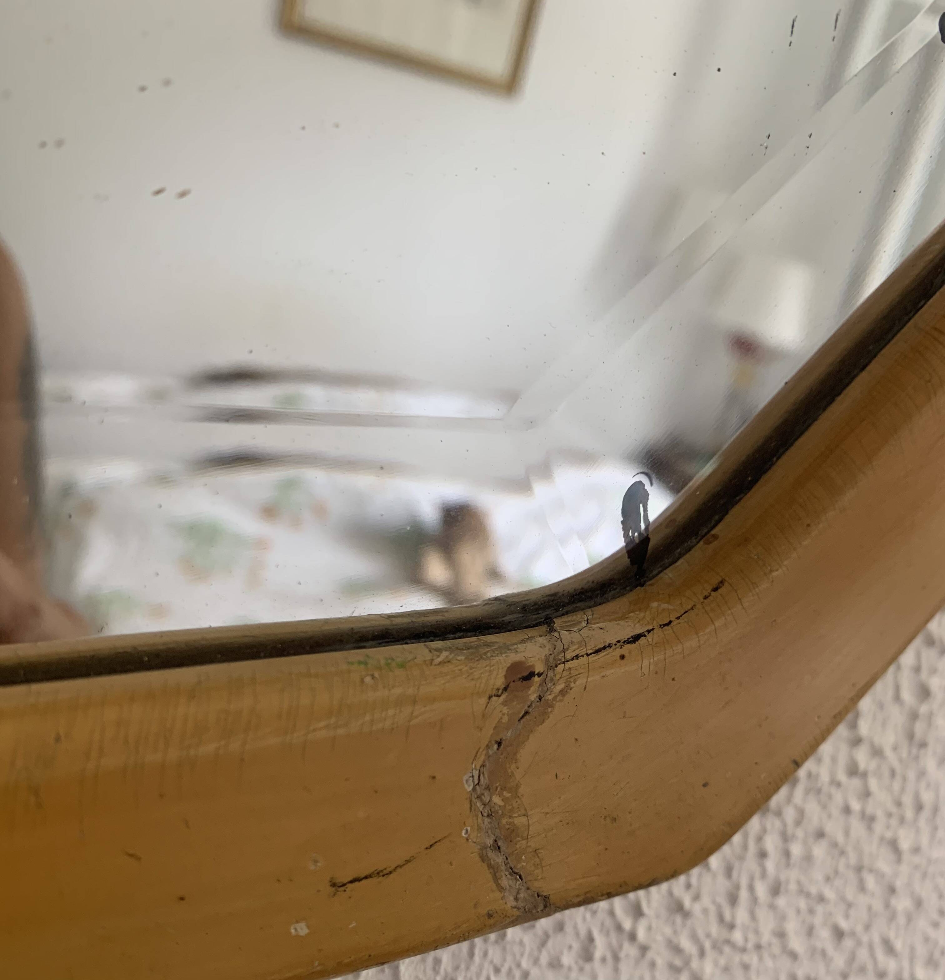 Miroir octogonal biseauté Art Déco en bois et stuc, 1930