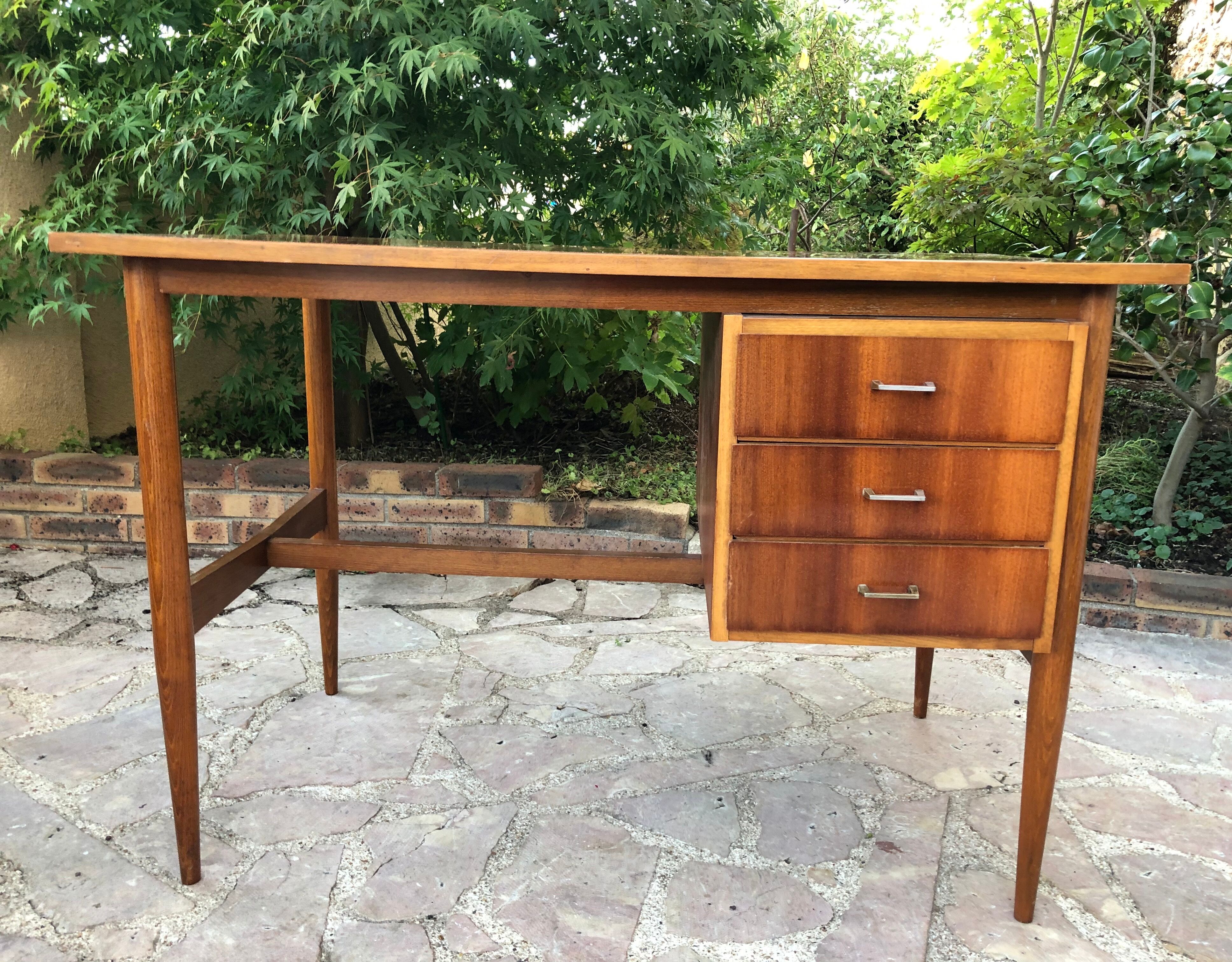 Bureau en bois des années 60