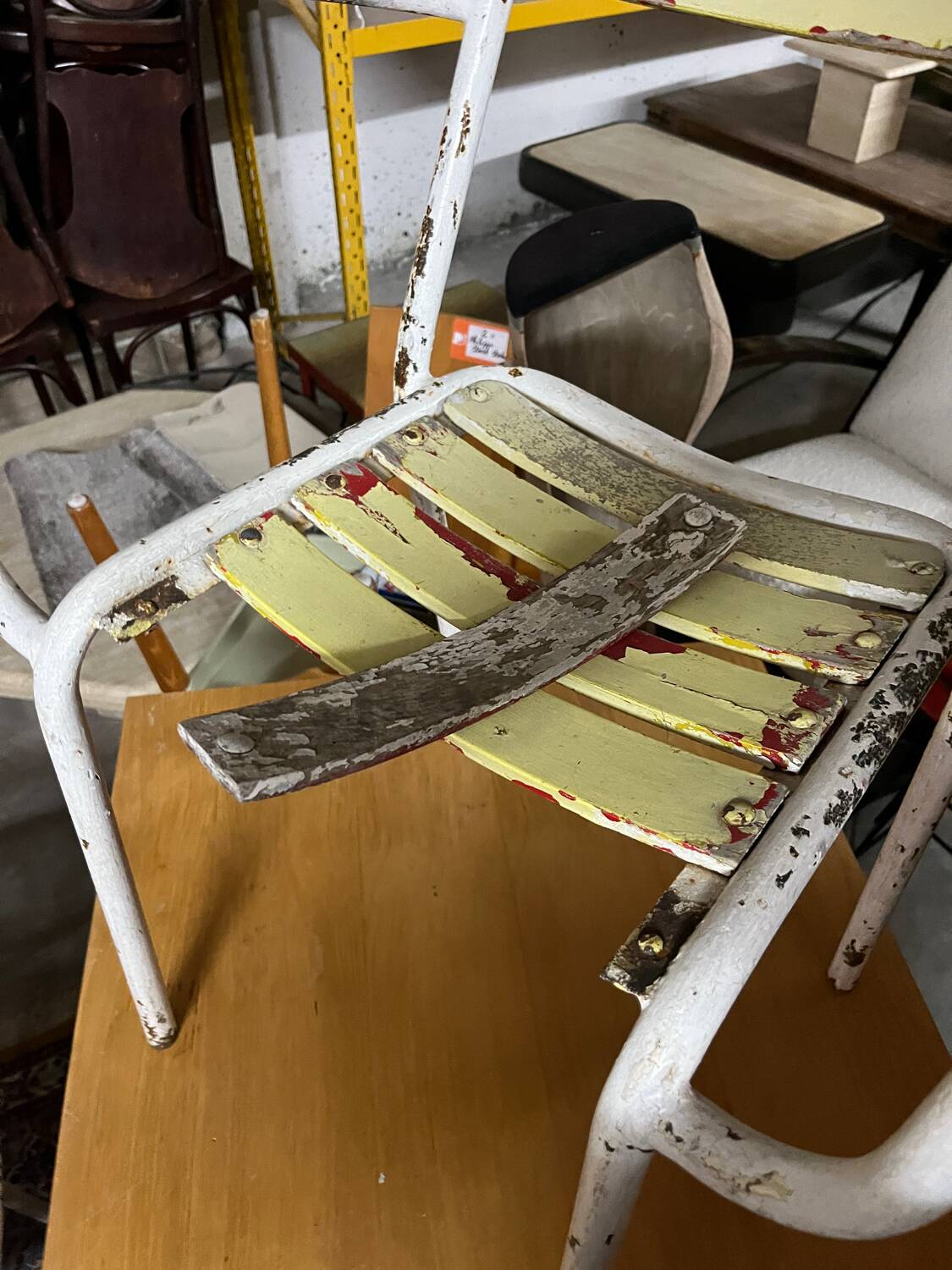 Vintage white metal and lacquered wood garden chairs from the 1970s — set of 3, multicoloured slats.