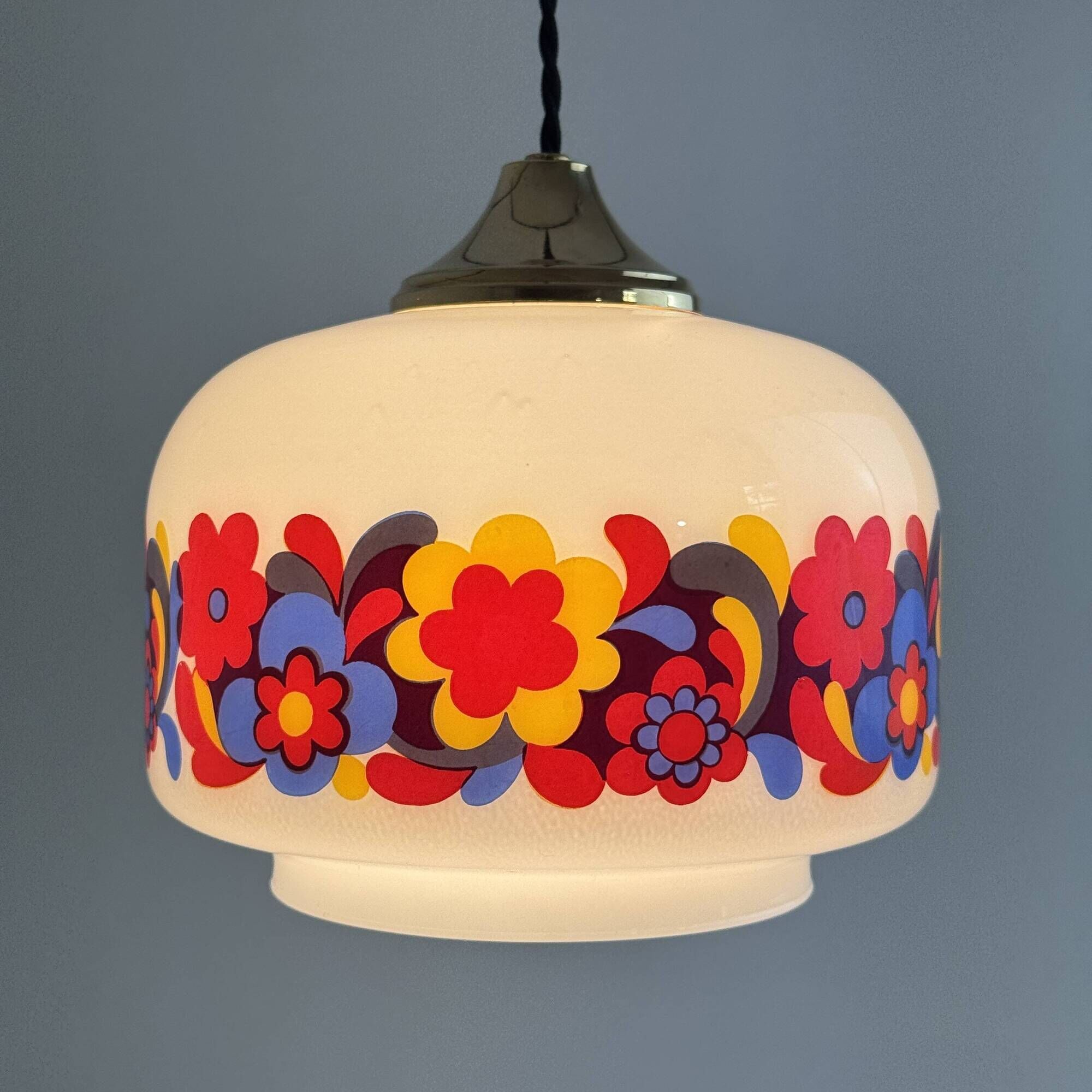 VINTAGE OPALINE SUSPENSION LIGHT 1970