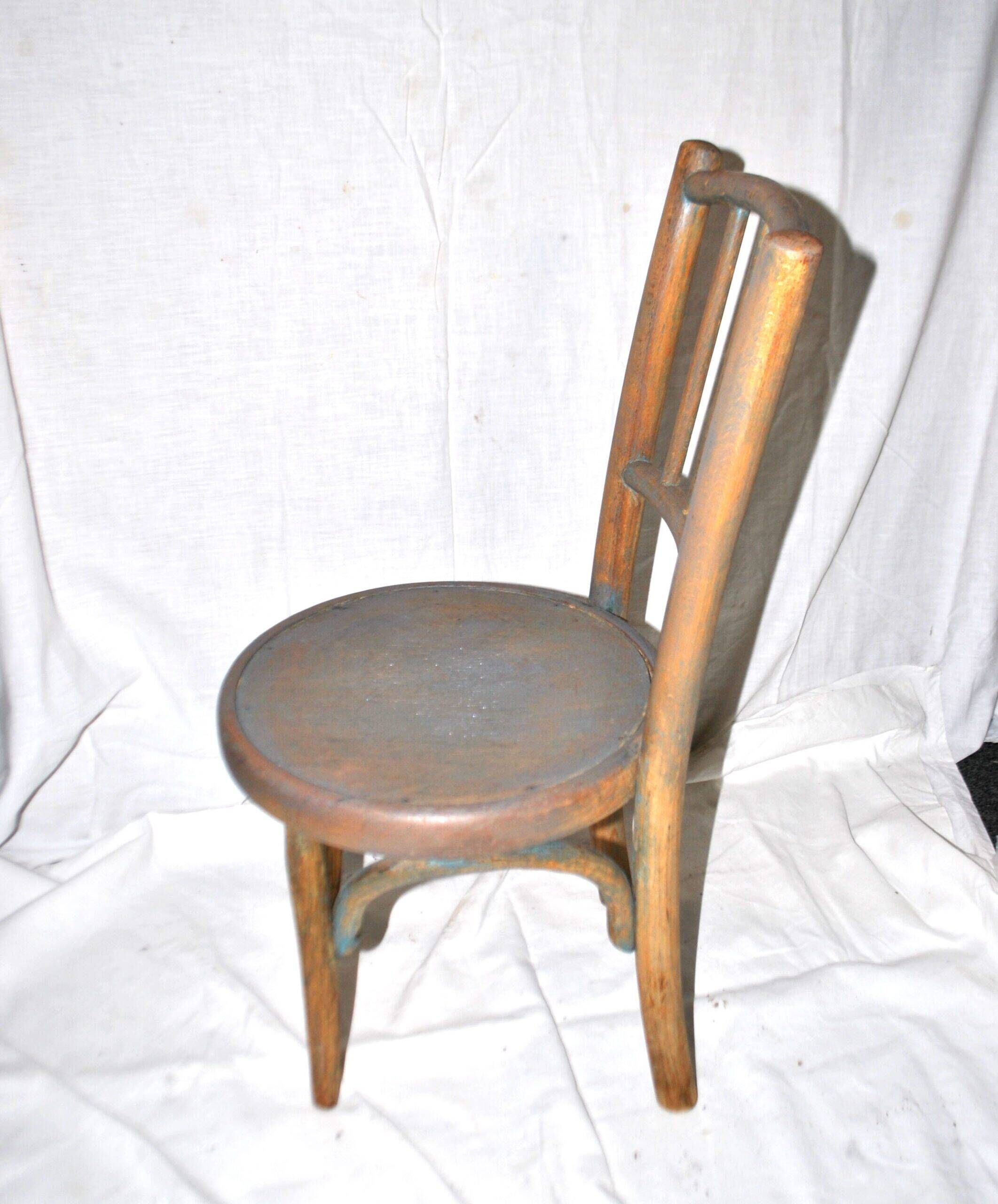 Child's bistro chair in curved turned wood, Fischel Thonet style, 1950.