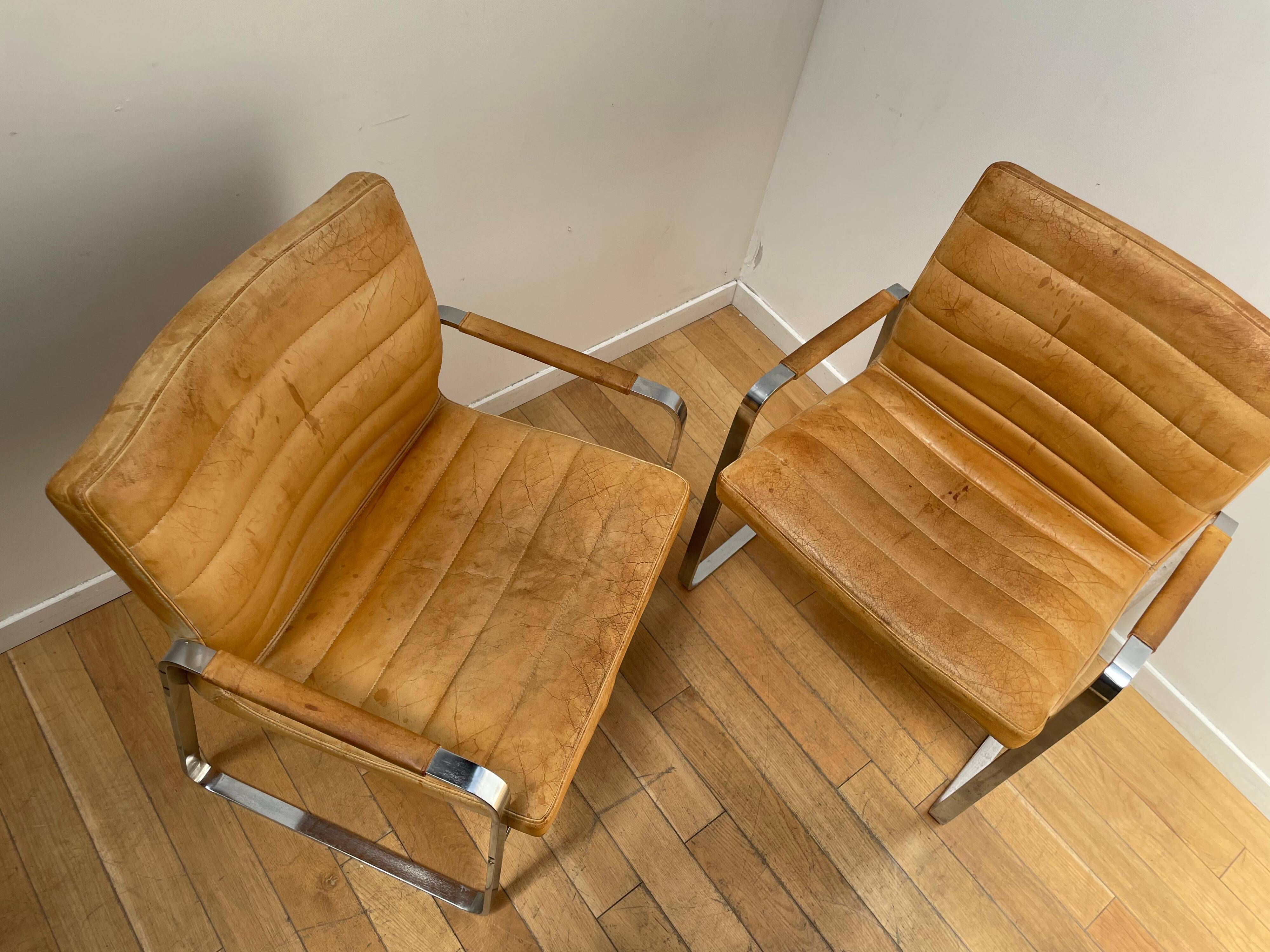 Pair of Bo-850 armchairs