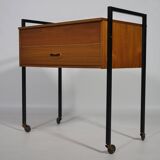 Commode à tiroirs en teck des années 1960 Boîte à couture à roulettes