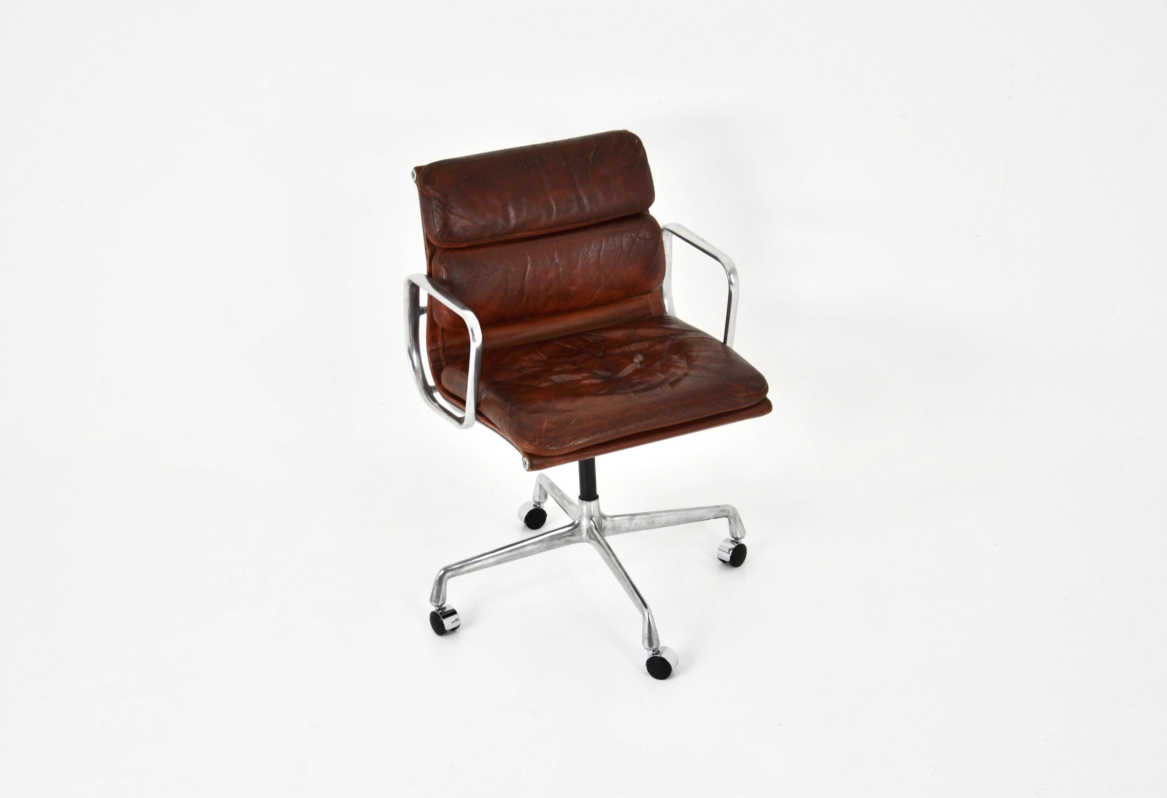 Office armchair by Charles and Ray Eames for Herman Miller, 1970