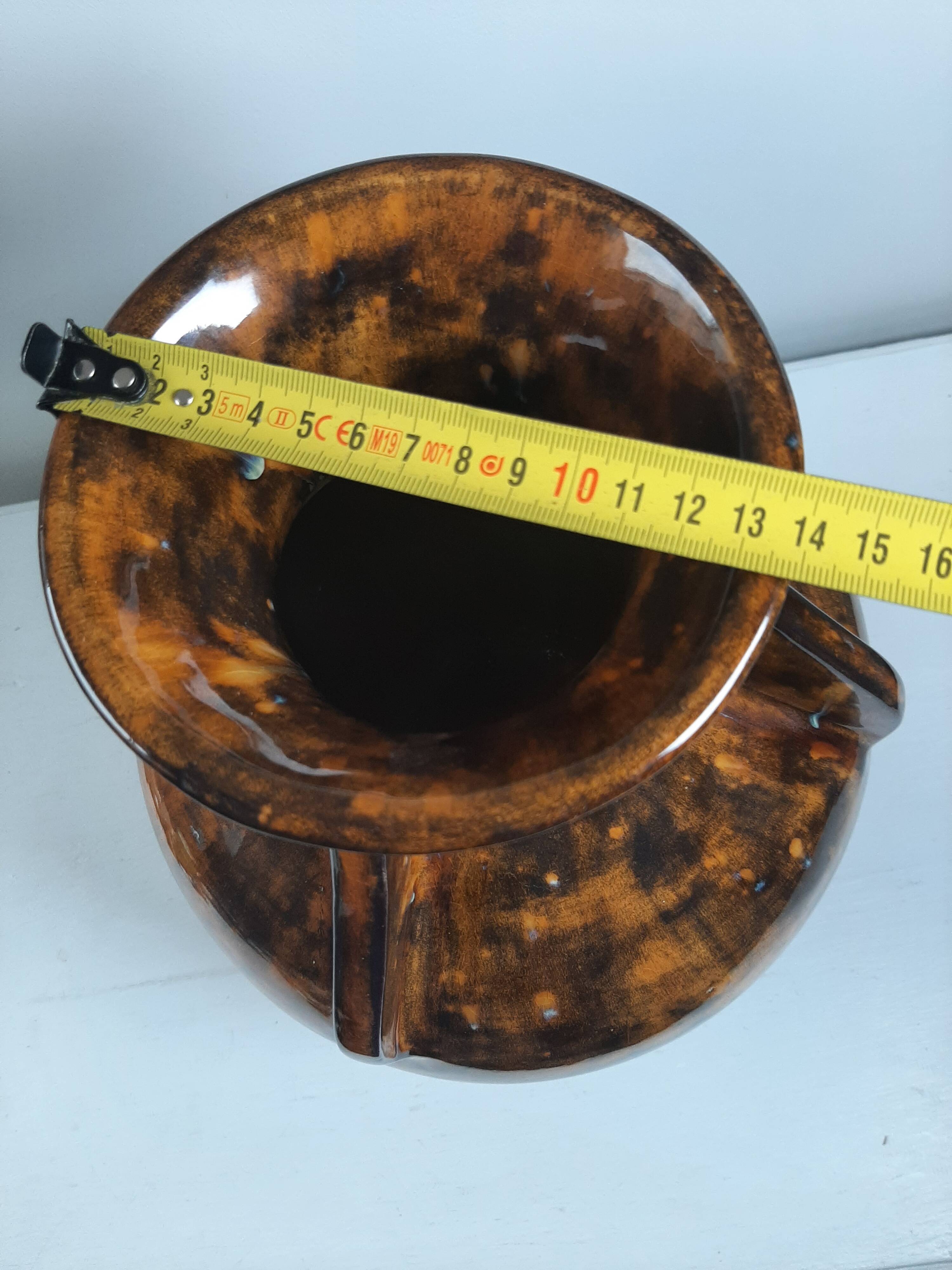 Large vintage vase in the shape of a propeller