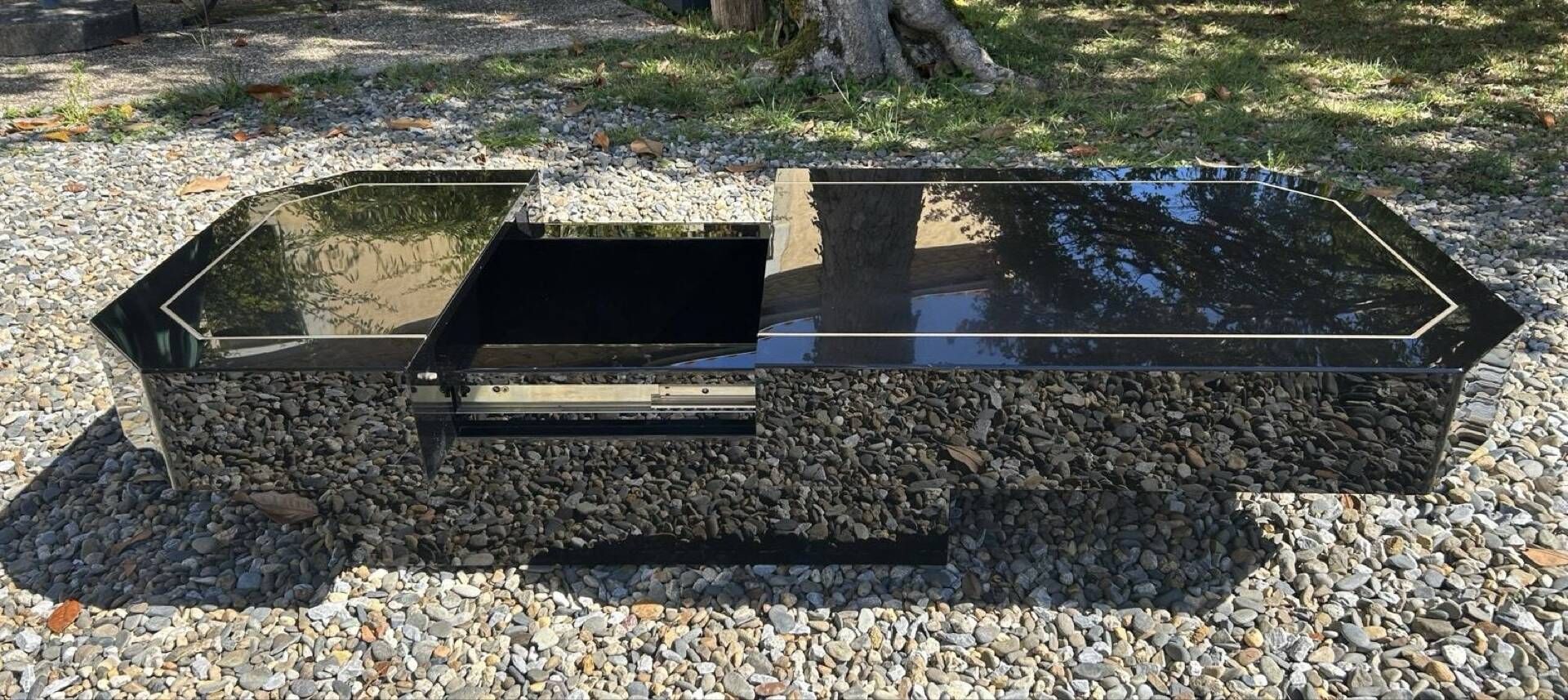 Lacquered table by Roche Bobois from the 70s, attributed to J-C Mahey.