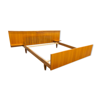 Scandinavian teak bed 1960 140x190 with table and light