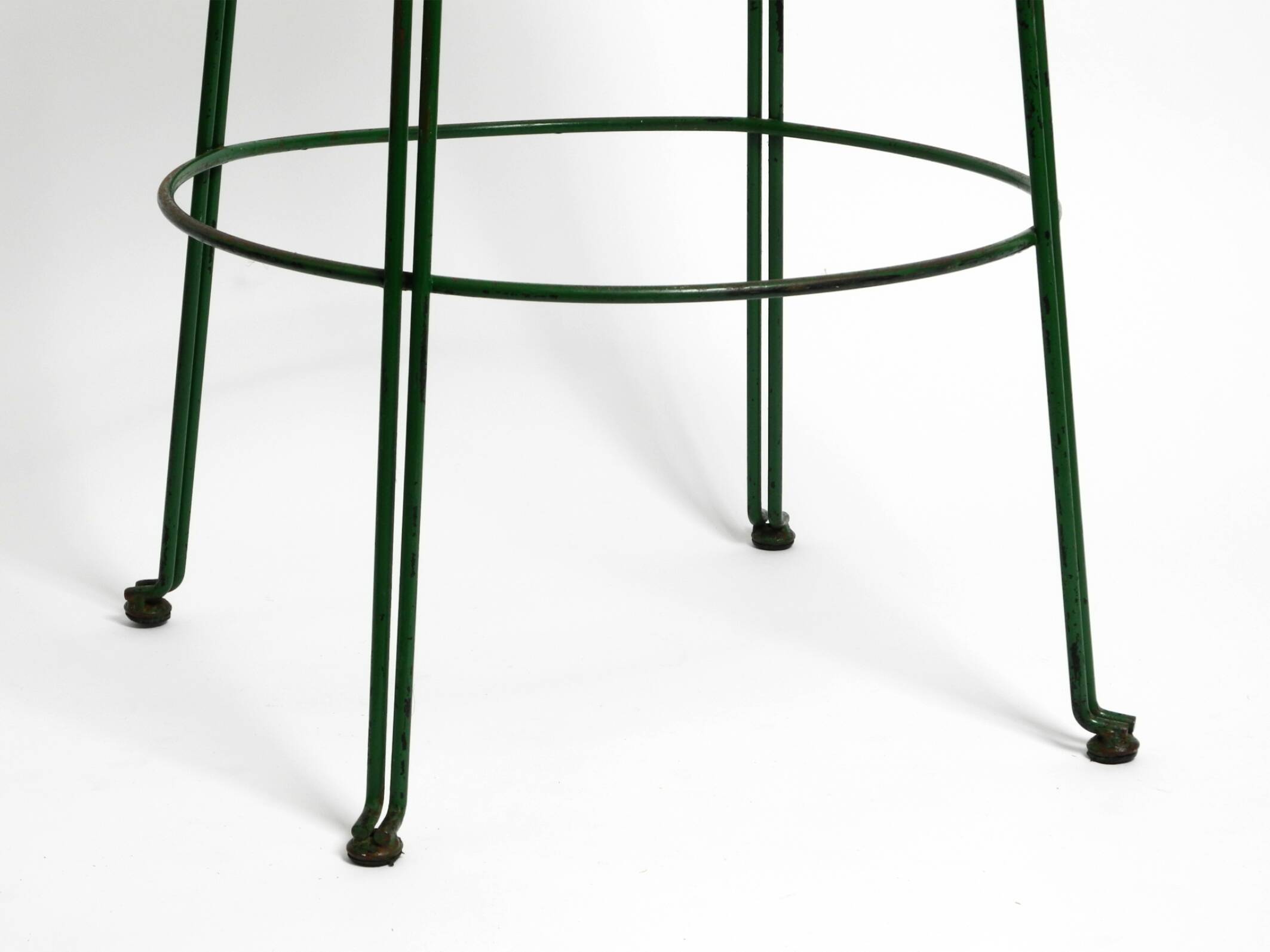 Tabouret de bar italien des années 1960 en métal peint en vert avec métal perforé.