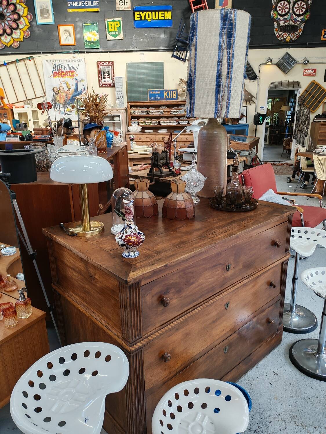 Chest of drawers known as a trouser press.