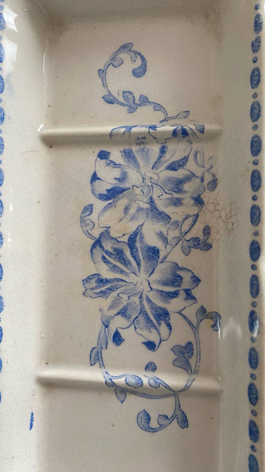 Azalea iron earth soap dish