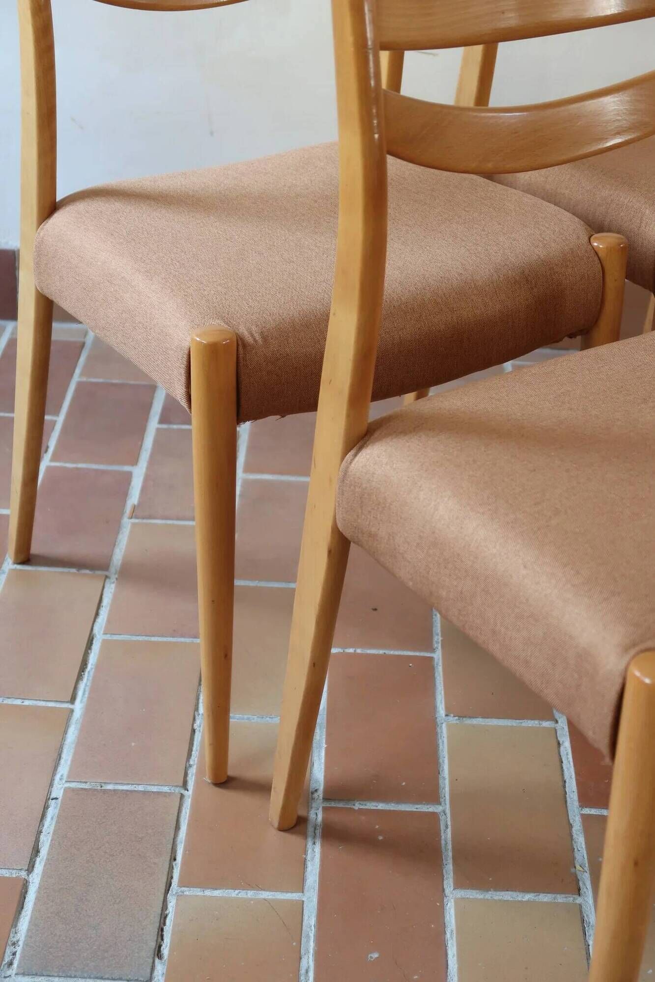 4 chaises scandinaves vintage en bois clair
