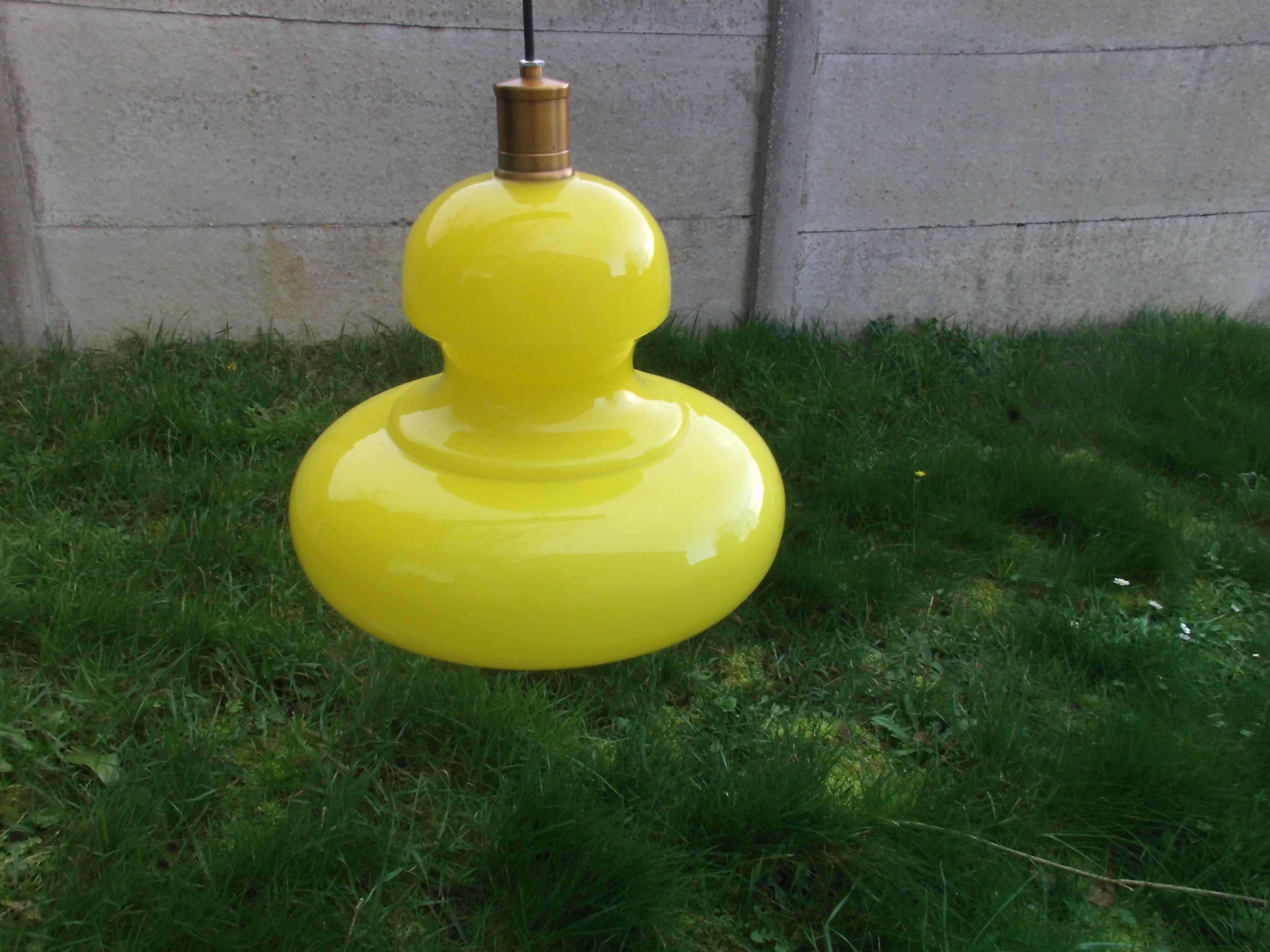 Yellow opaline hanging lamp