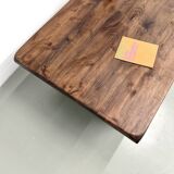 Modernist coffee table in solid elm, cylindrical pine base, 1970s.