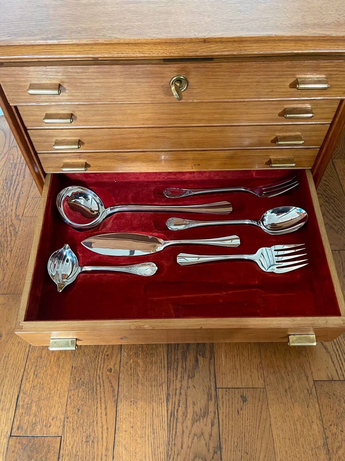 Argentier for cutlery Christofle Ercuis 186 art deco pieces in oak