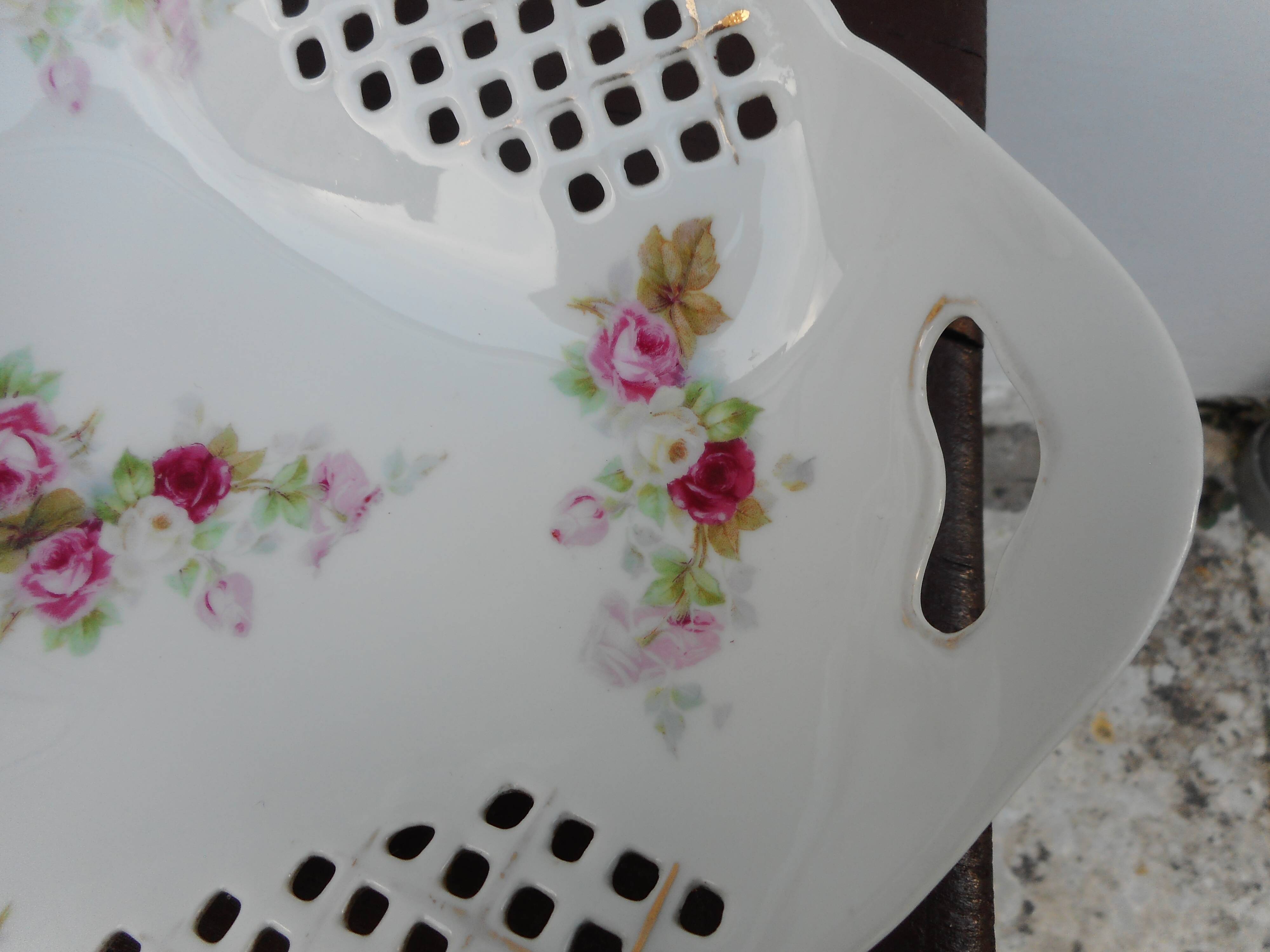 Porcelain dish floral decoration