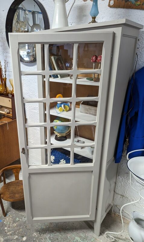 Parisian showcase cabinet