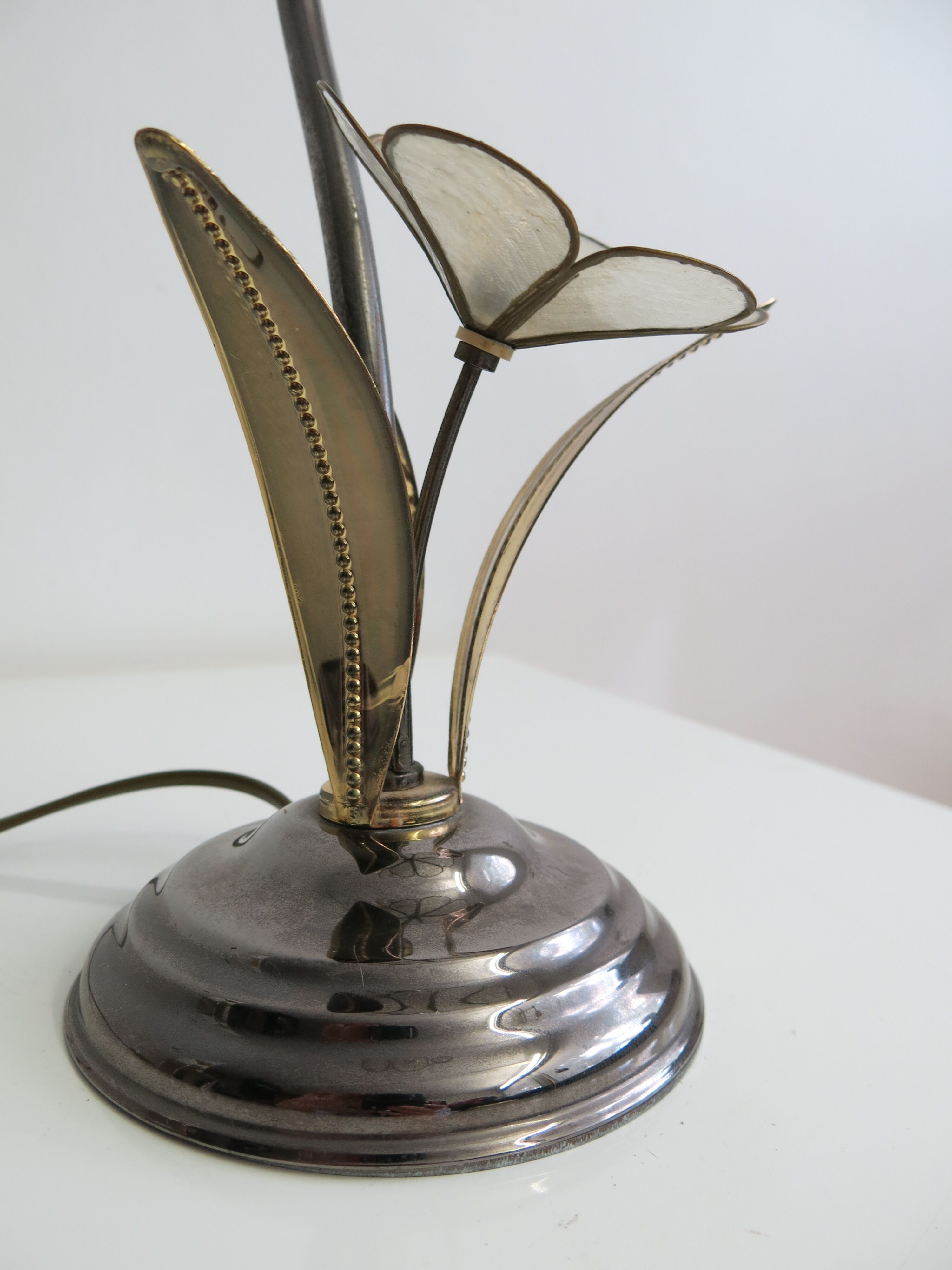 Lampe fleur en laiton et nacre