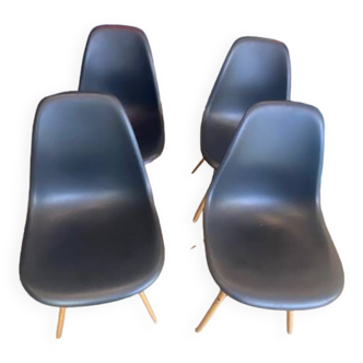 Set of 4 Charles and Ray Eames chairs by Vitra