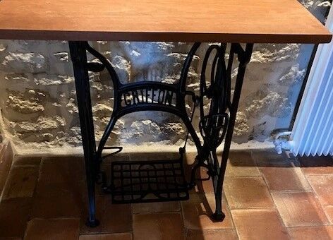 Table feet sewing machine