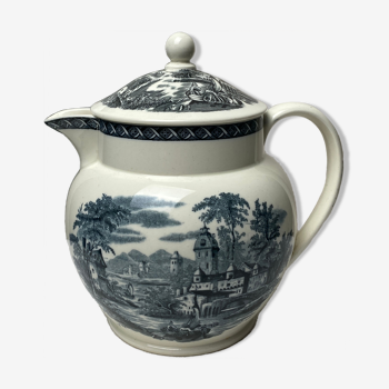 Antique porcelain teapot "Wedgwood"