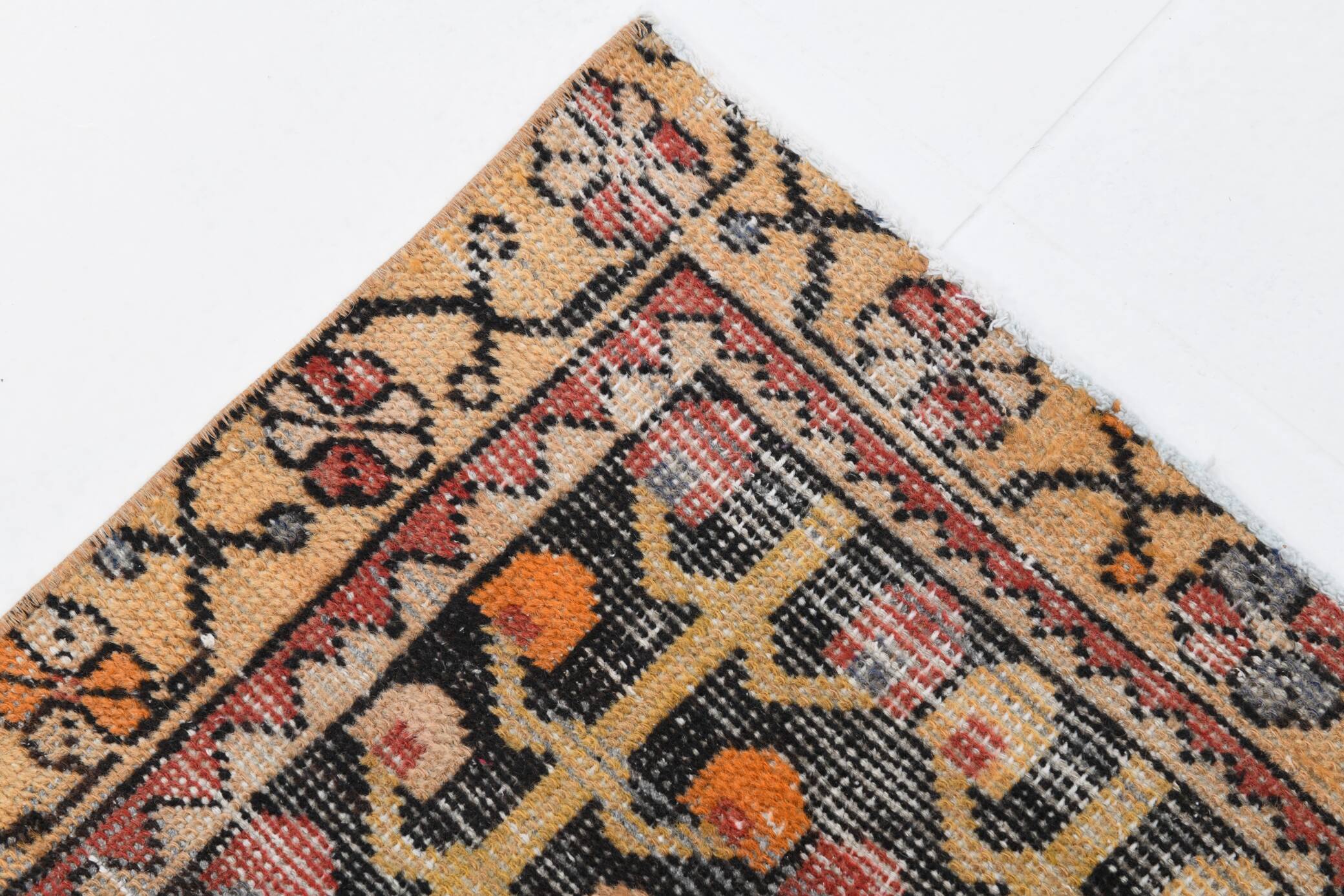 3x6 Shades Of Red & Black Handmade Wool Classic Vintage Rug, 100x179Cm