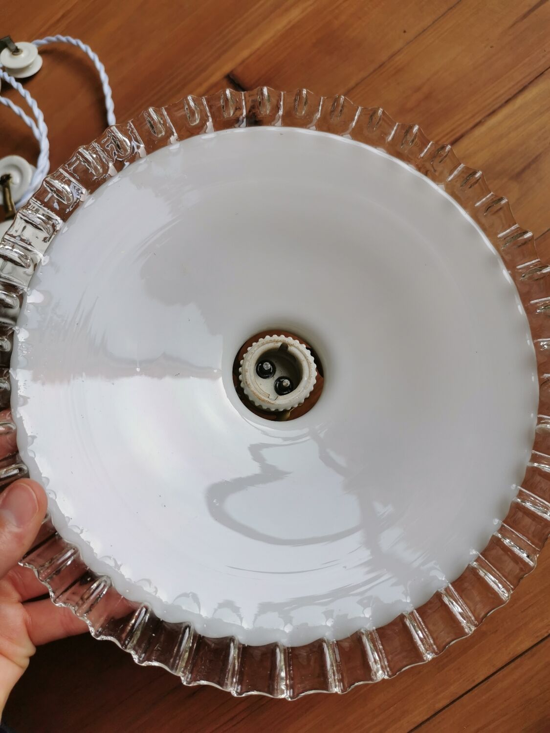 Opaline suspension with up and down