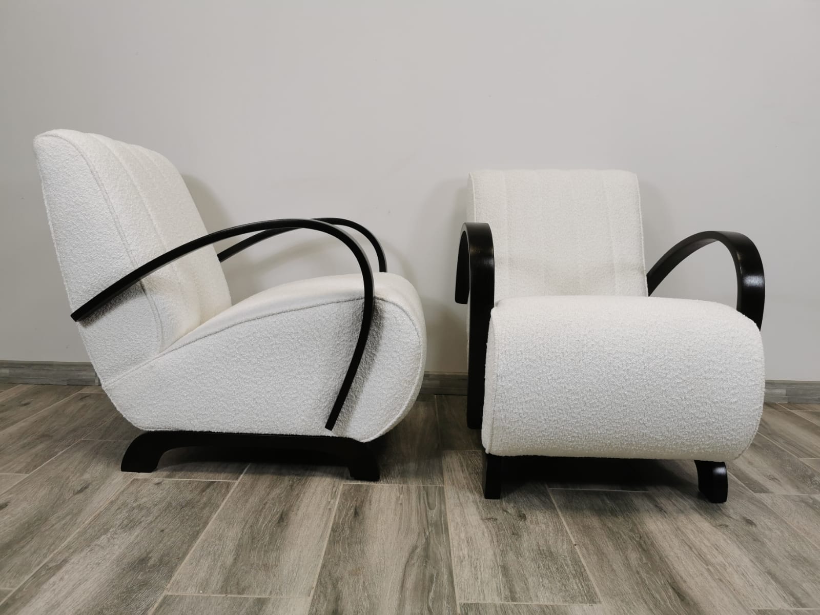 Restored armchairs by Jindrich Halabala, Set of 2