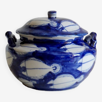 Boîte en céramique bleu cobalt motifs poissons